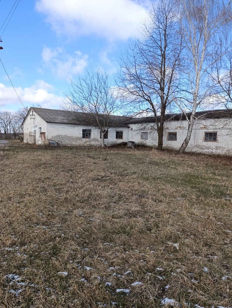 ПЛОЩА - 880 м², ЦІНА - 57 750 $
