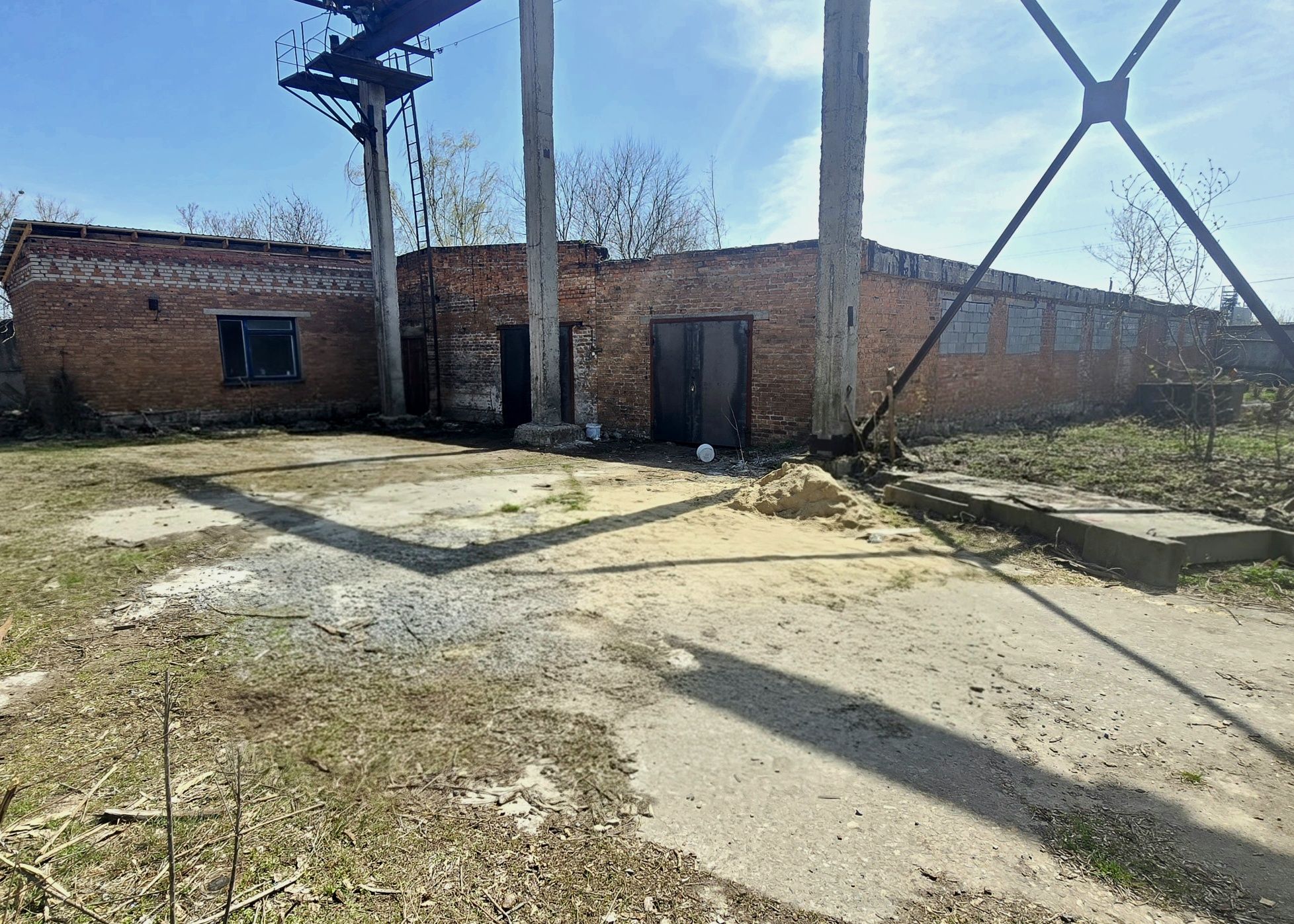 ПЛОЩА - 830 м², ЦІНА - 65 000 $

