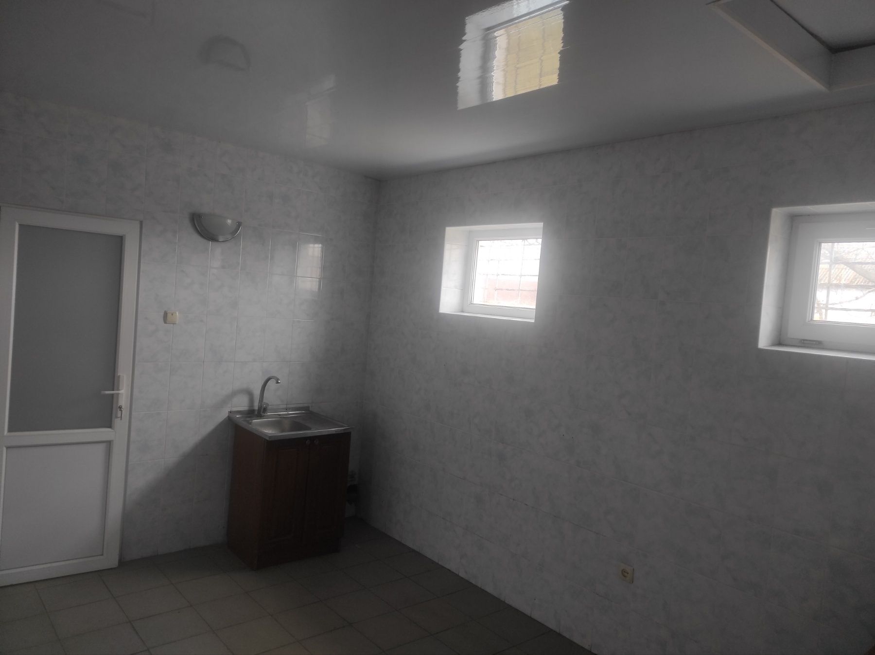 Фото ПЛОЩА - 64.9 м², ЦІНА - 1 000 $
 у Вінниці