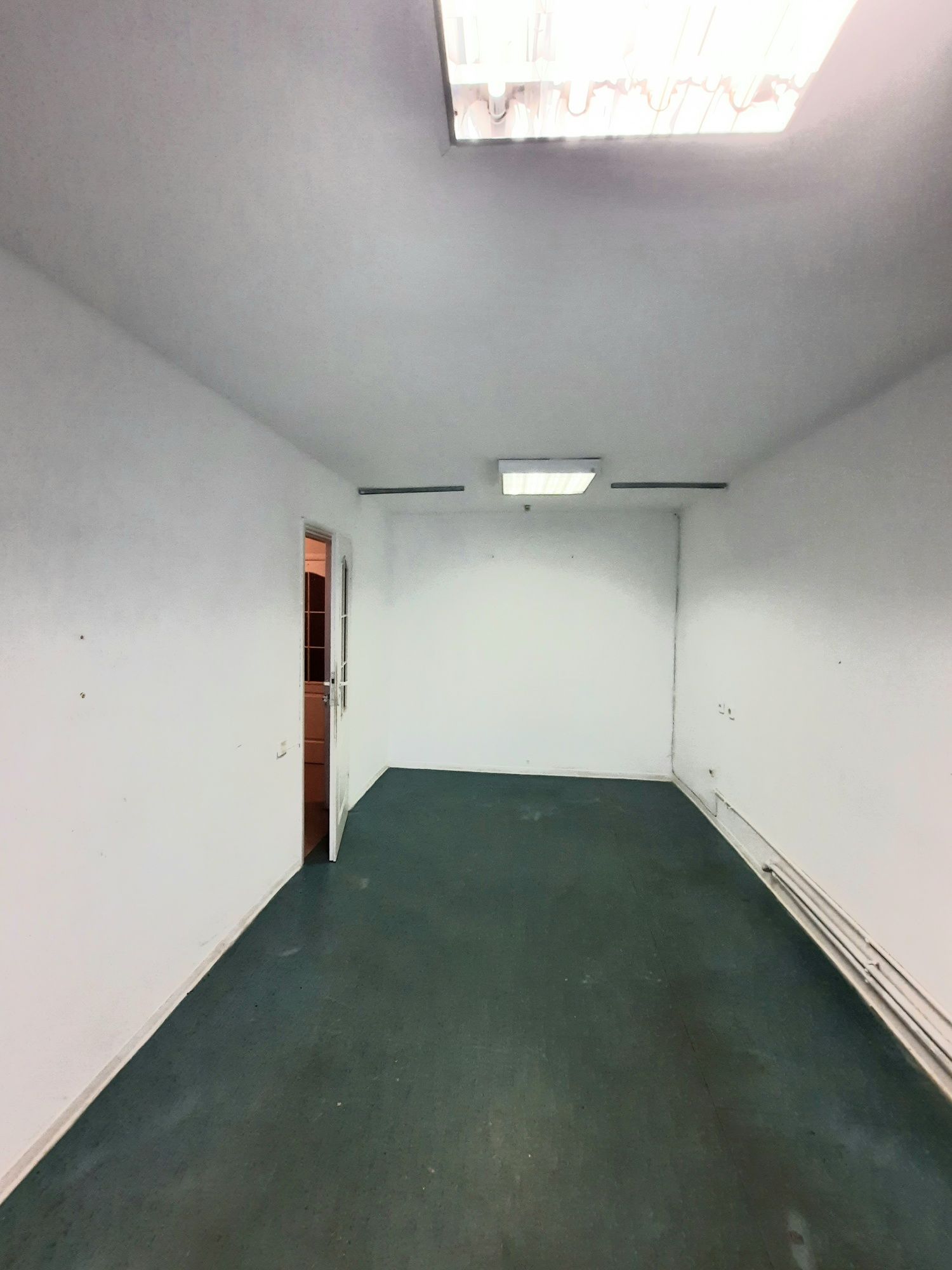 ПЛОЩА - 390 м², ЦІНА - 720 $
