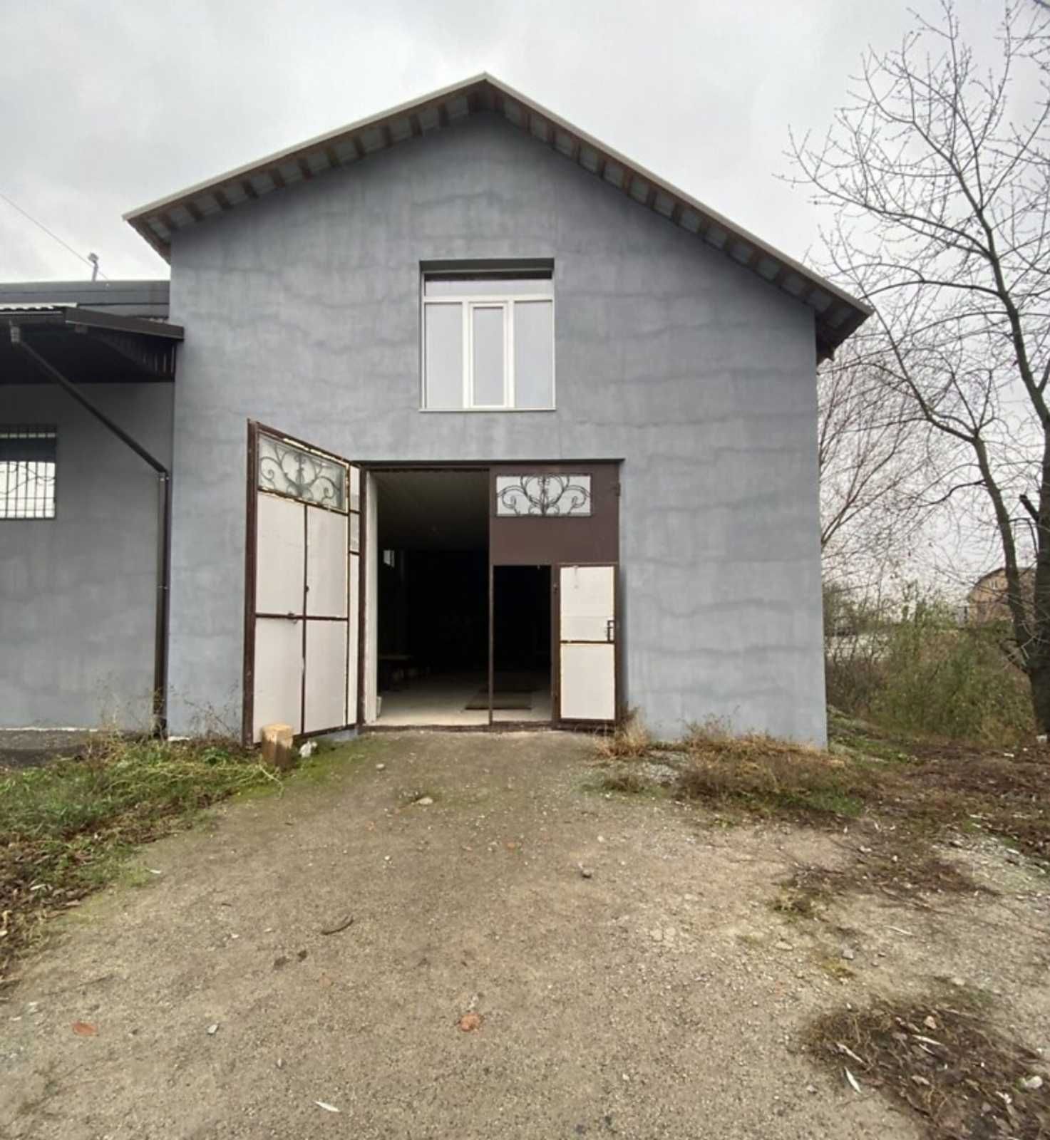 ПЛОЩА - 185 м², ЦІНА - 843 $
