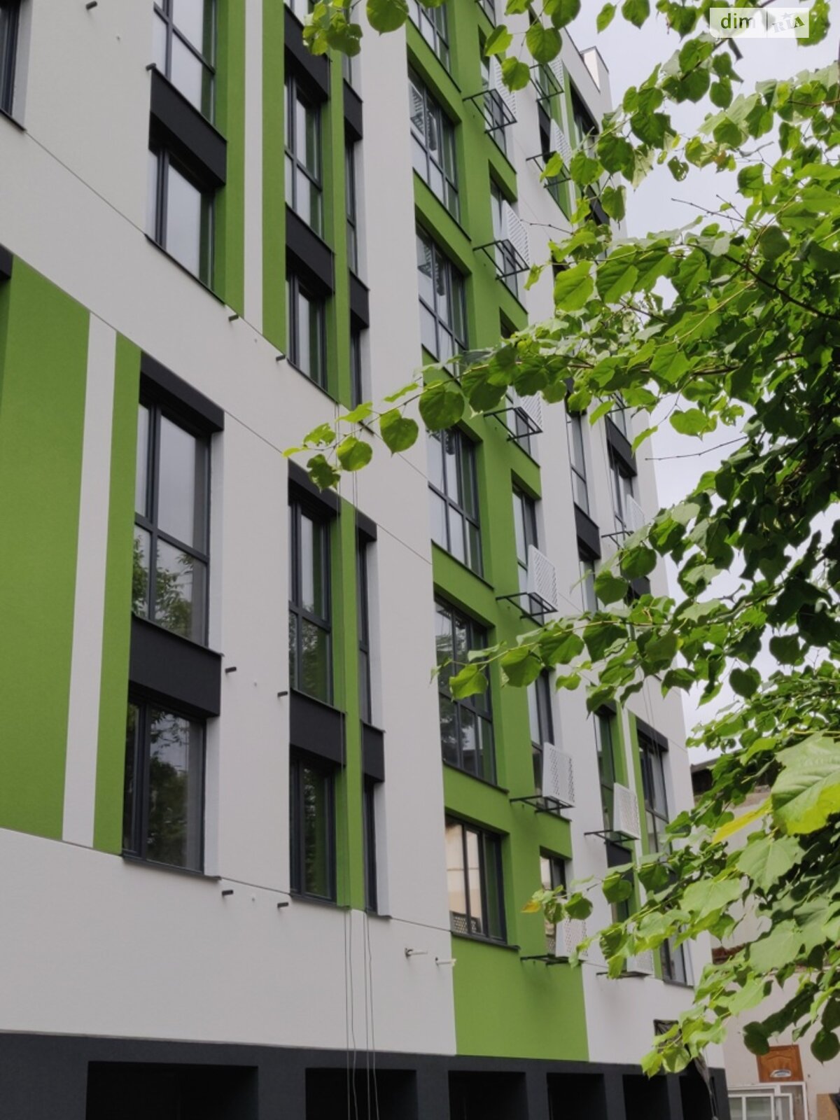 1 КІМ. КВАРТИРА, ПЛОЩА - 41.7 м², ЦІНА - 52 400 $
, вул. Праведників світу(Максимовича)