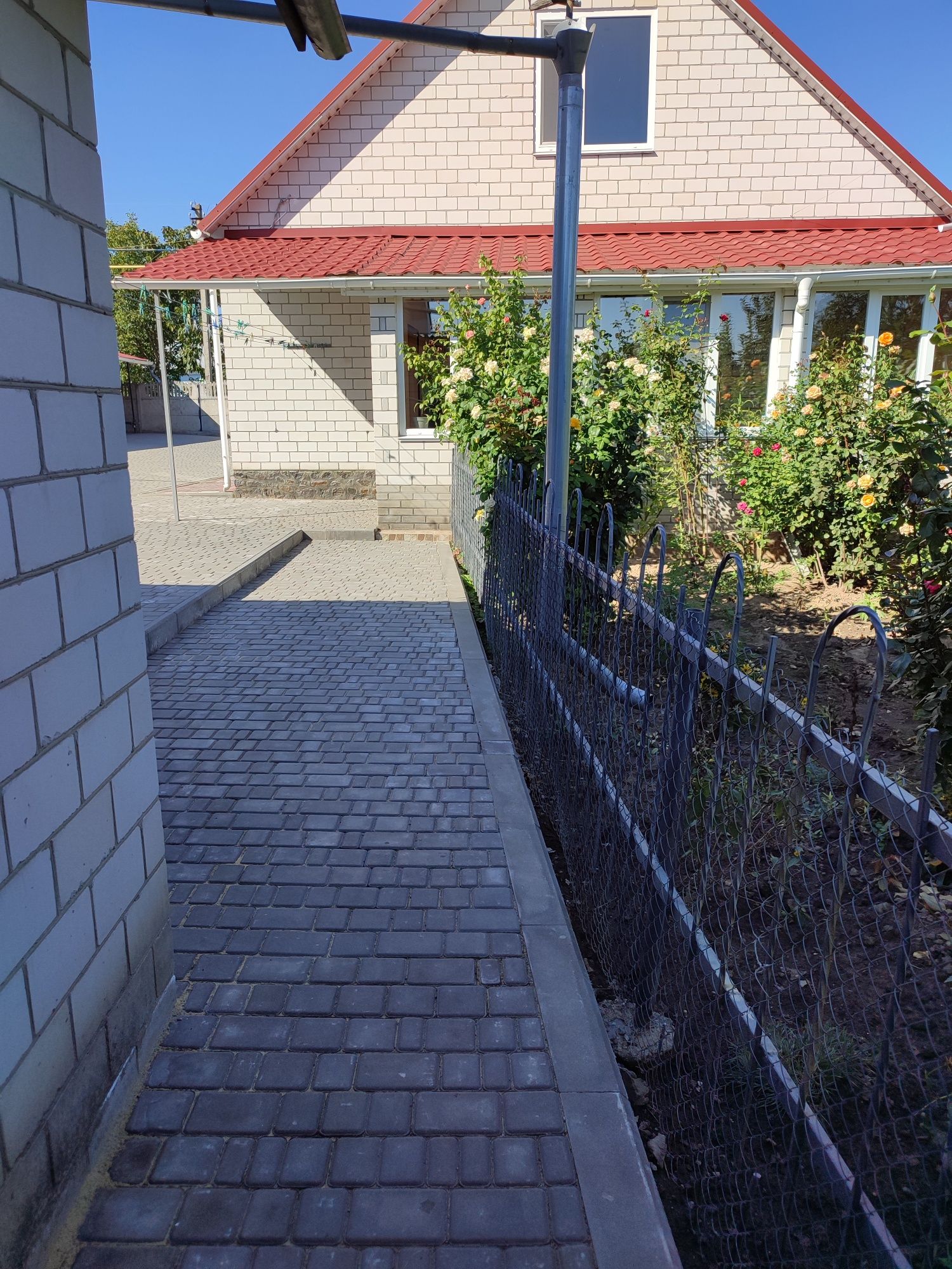 3 КІМ. БУДИНОК, ПЛОЩА - 90 м², ЦІНА - 60 000 $
