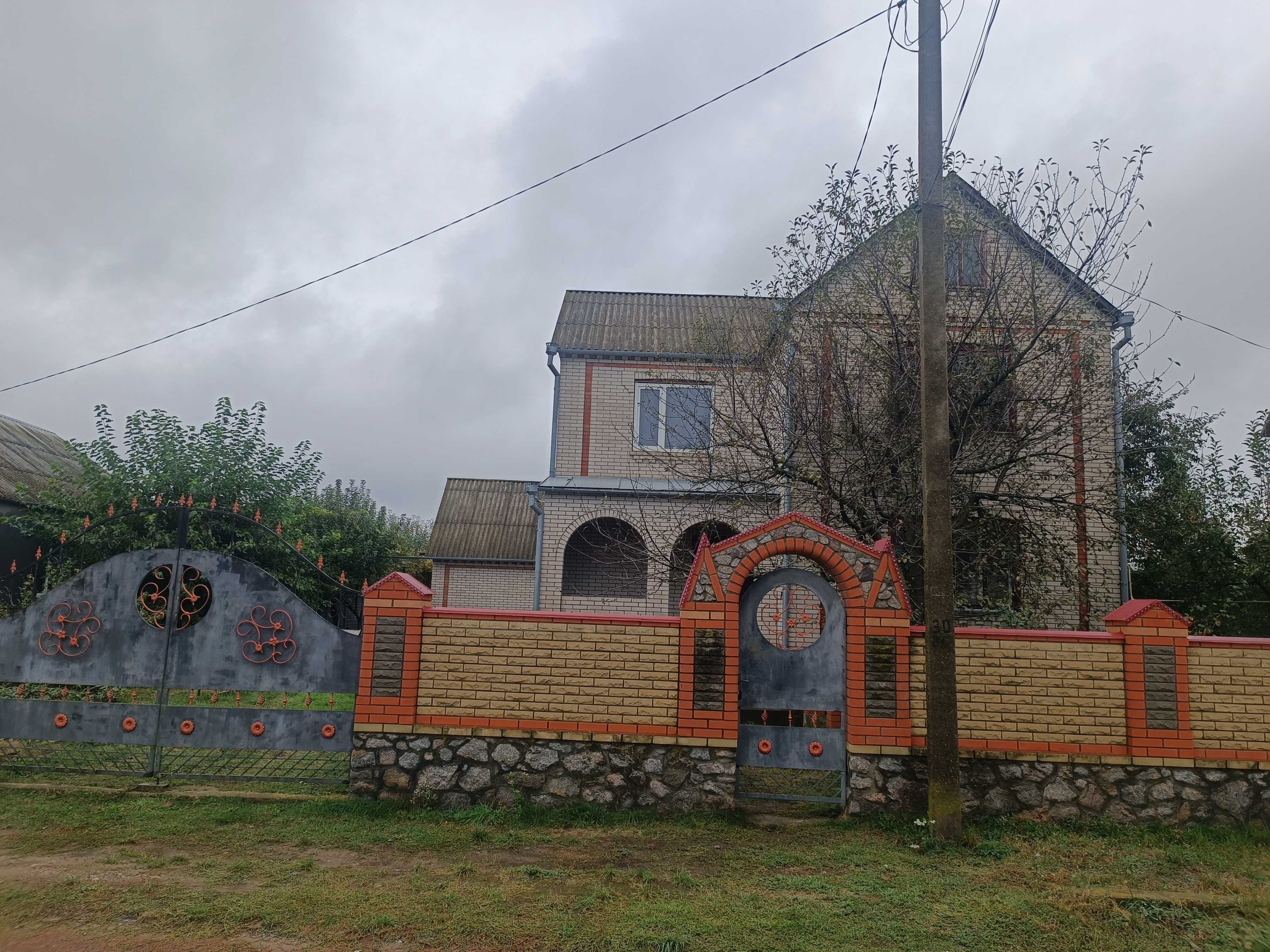 3 КІМ. БУДИНОК, ПЛОЩА - 145 м², ЦІНА - 62 000 $
