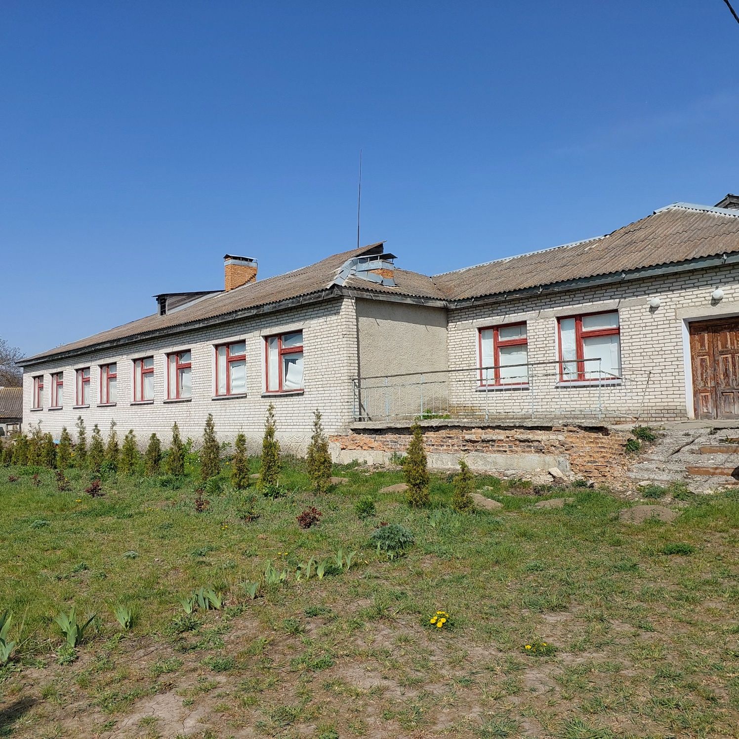 ПЛОЩА - 1200 м², ЦІНА - 120 000 $
