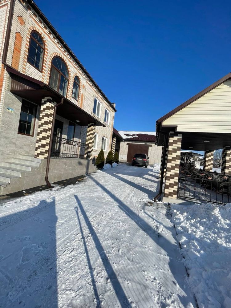 10 КІМ. БУДИНОК, ПЛОЩА - 240 м², ЦІНА - 110 000 $
