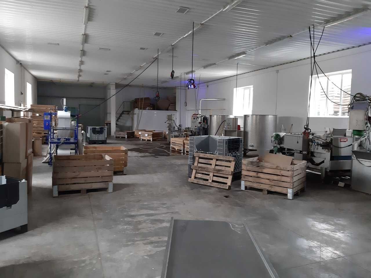 ПЛОЩА - 2800 м², ЦІНА - 420 000 $
