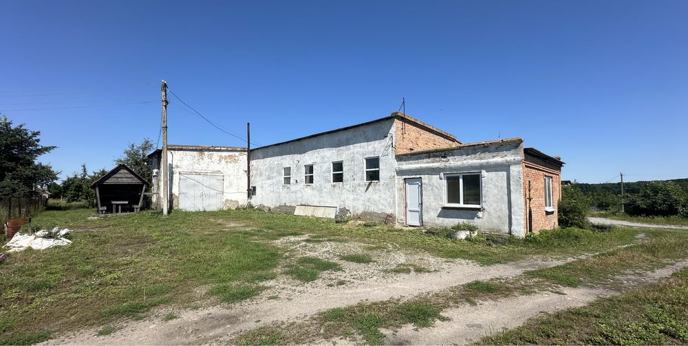 ПЛОЩА - 450 м², ЦІНА - 140 000 $
