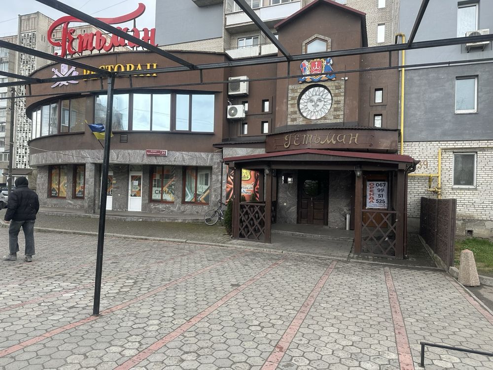 ПЛОЩА - 71.3 м², ЦІНА - 842 $
