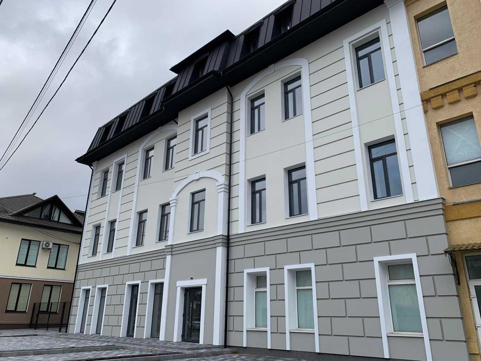 ПЛОЩА - 945 м², ЦІНА - 8 500 $
