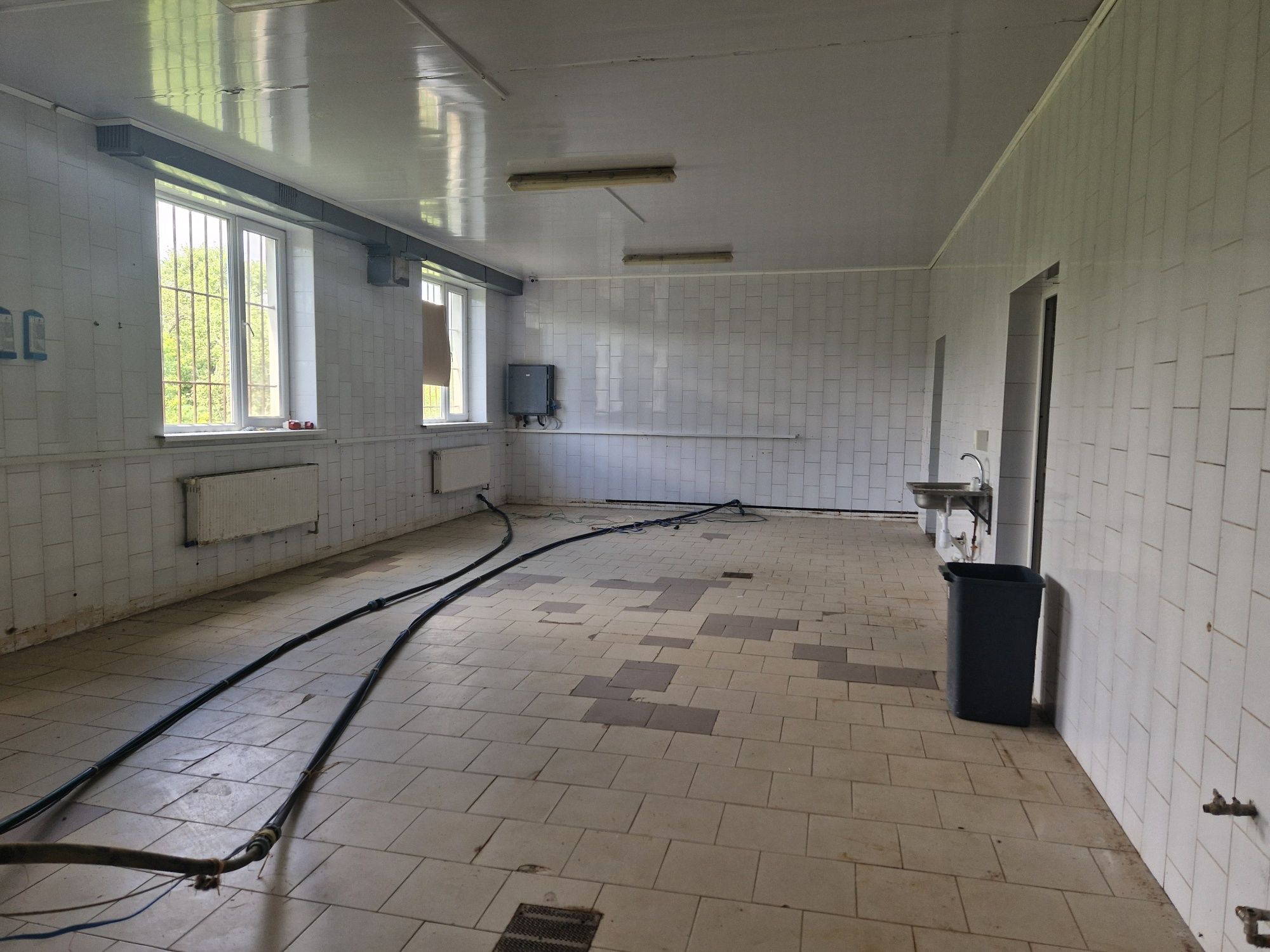 ПЛОЩА - 464 м², ЦІНА - 2 500 $
