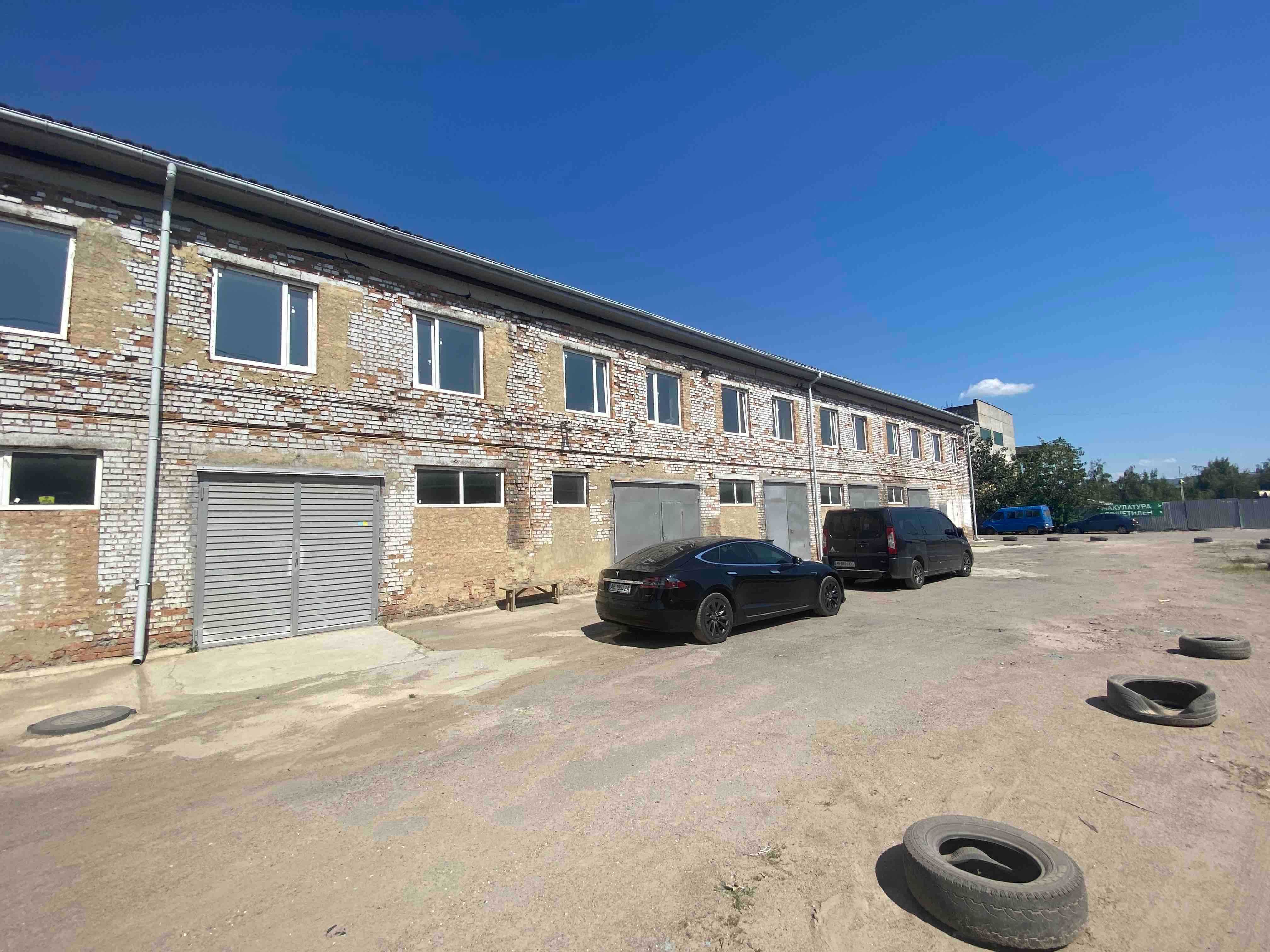 ПЛОЩА - 550 м², ЦІНА - 1 720 $
