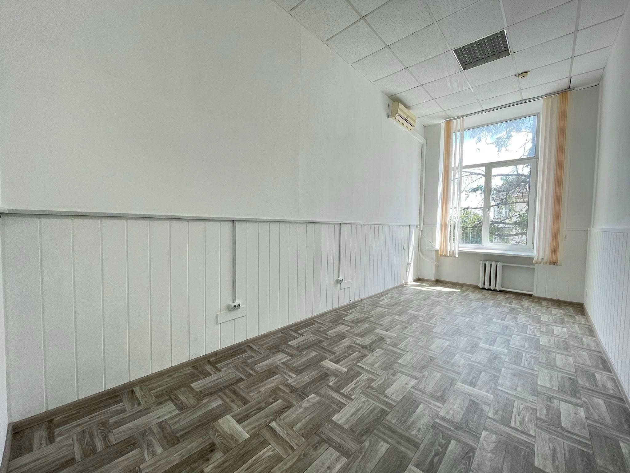 ПЛОЩА - 18 м², ЦІНА - 190 $
