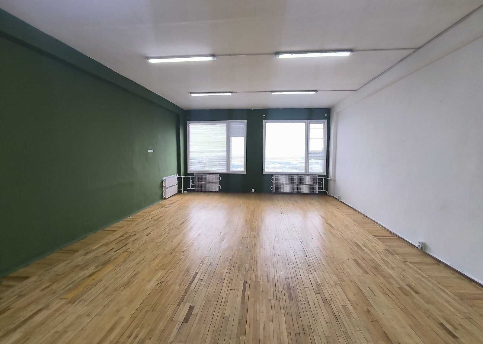 ПЛОЩА - 52.5 м², ЦІНА - 252 $
