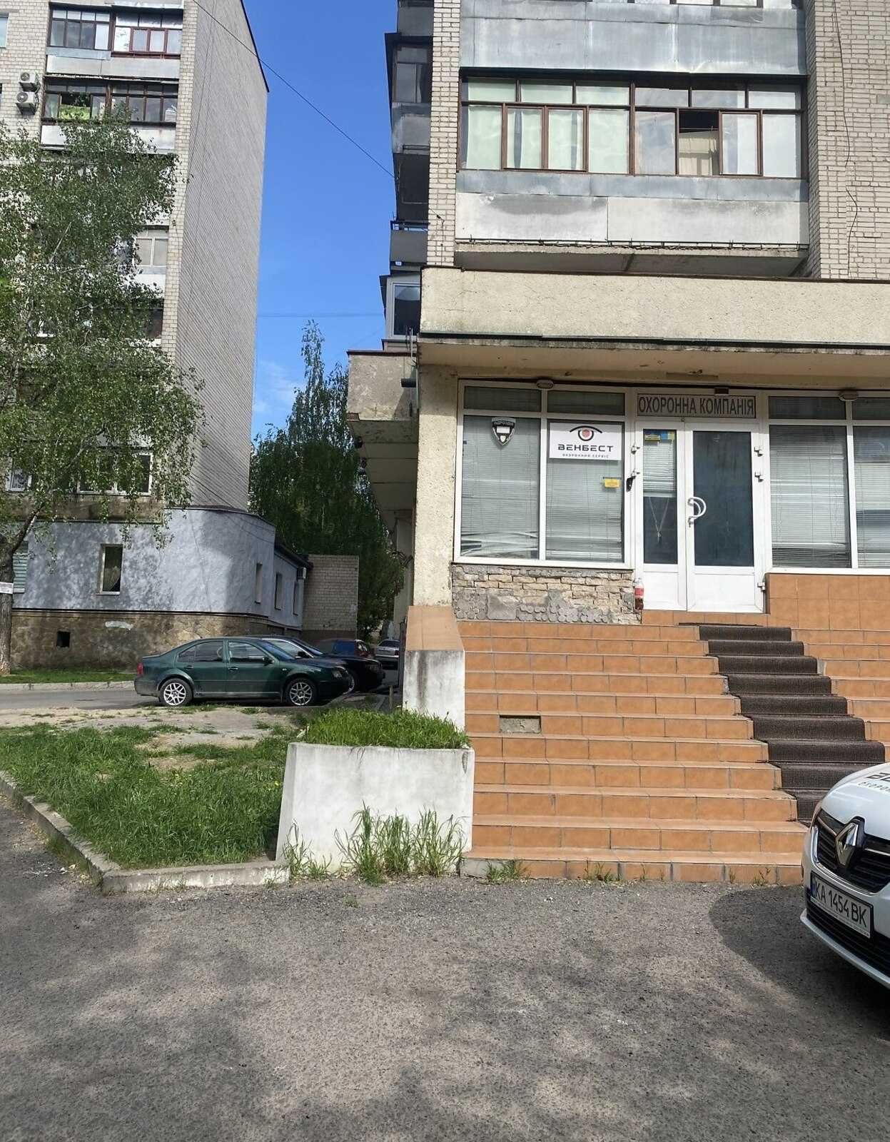 ПЛОЩА - 130 м², ЦІНА - 842 $
