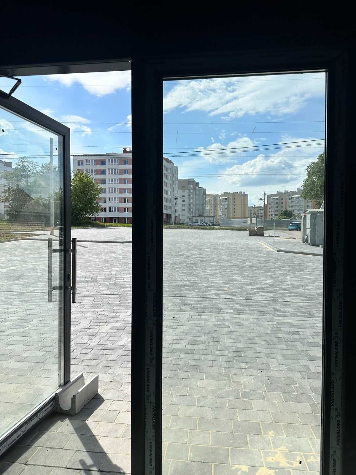 ПЛОЩА - 800 м², ЦІНА - 7 700 $
