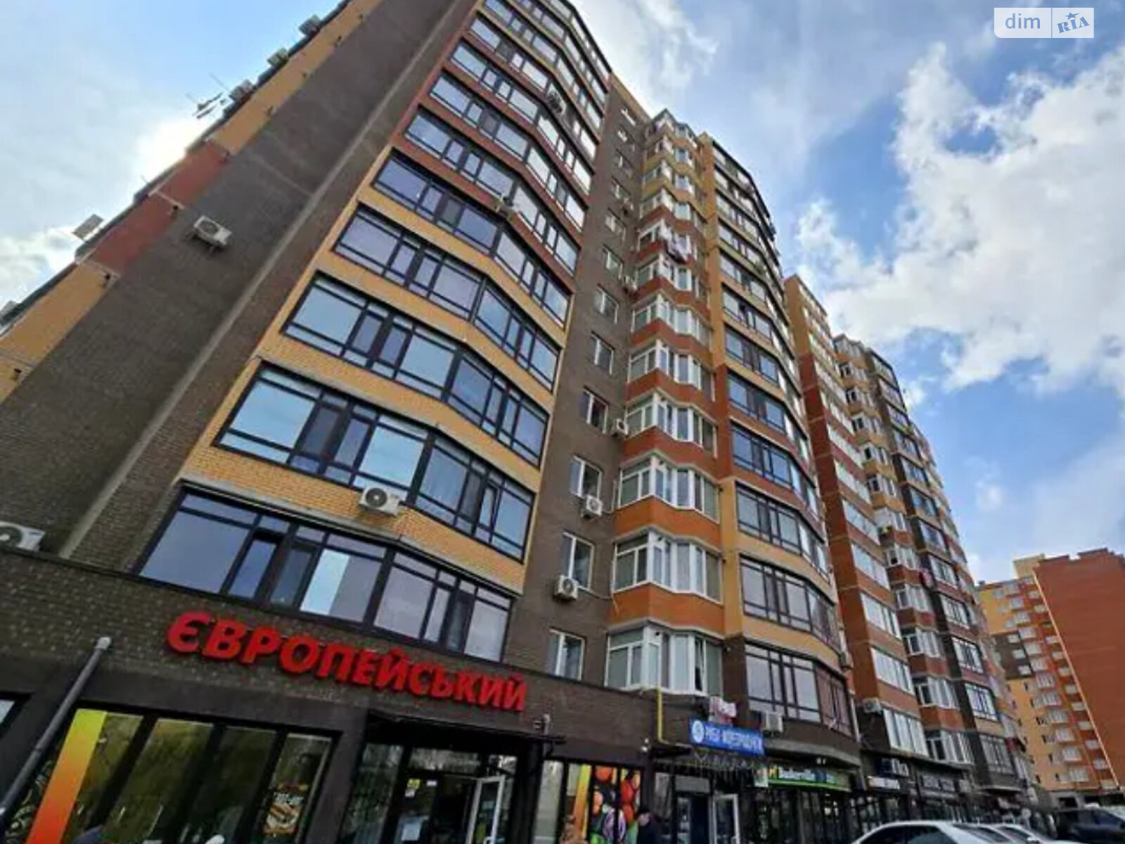 2 КІМ. КВАРТИРА, ПЛОЩА - 70 м², ЦІНА - 45 000 $
, вул. Марії Приймаченко(Покришкіна)