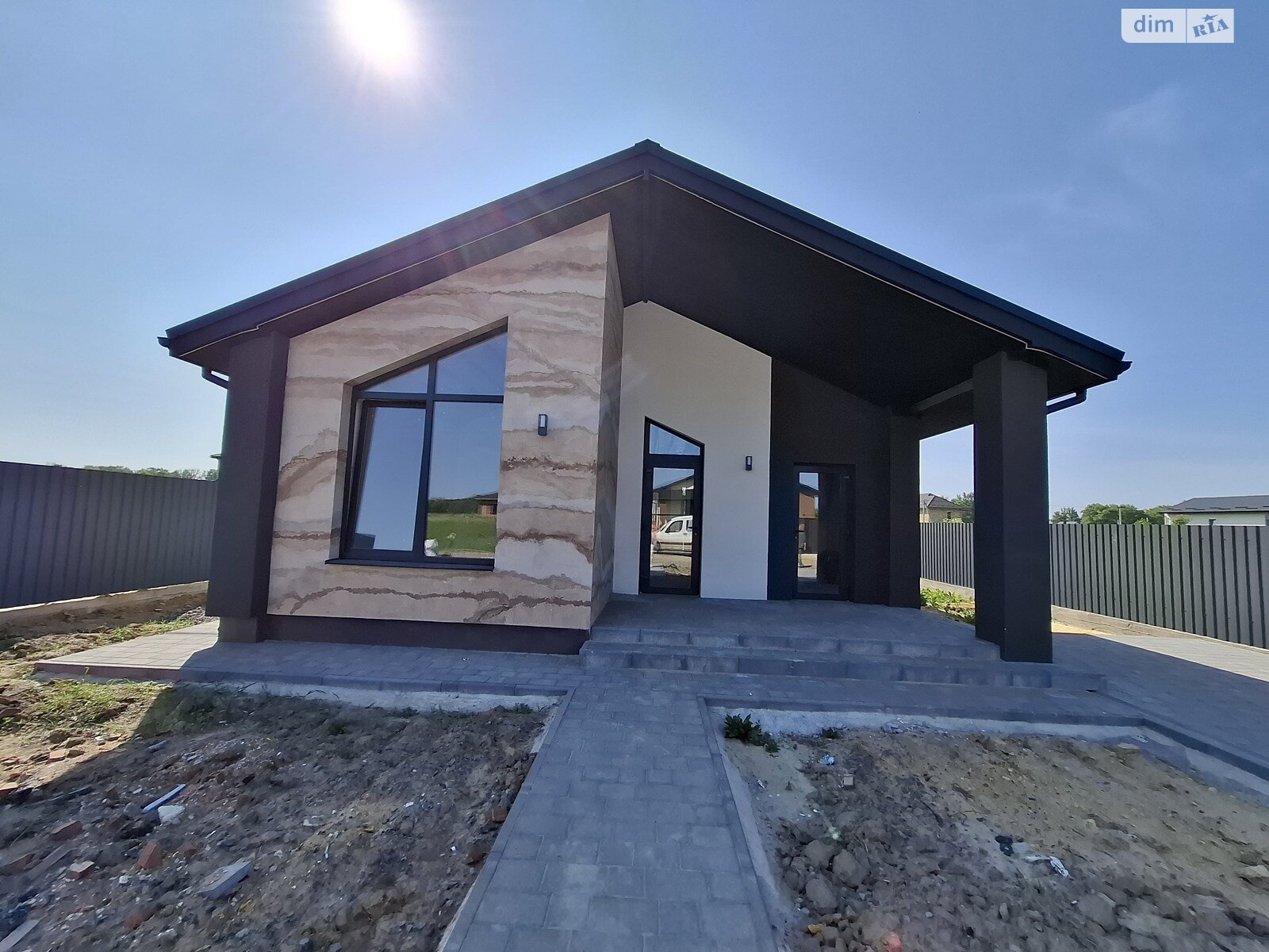 3 КІМ. БУДИНОК, ПЛОЩА - 100 м², ЦІНА - 100 000 $
, вул. Сонячна