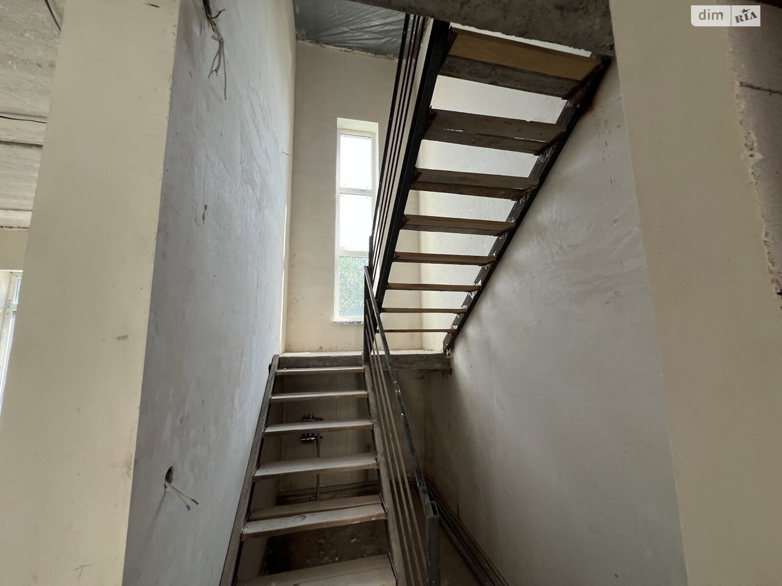 2 КІМ. ТАУНХАУС, ПЛОЩА - 82 м², ЦІНА - 73 000 $
, пров. Євгена Сверстюка(Толбухіна)