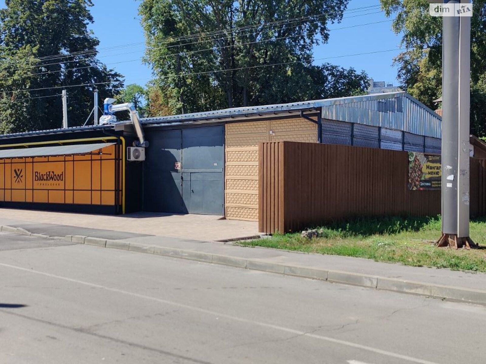 ПЛОЩА - 300 м², ЦІНА - 900 000 $
, вул. Стрілецька