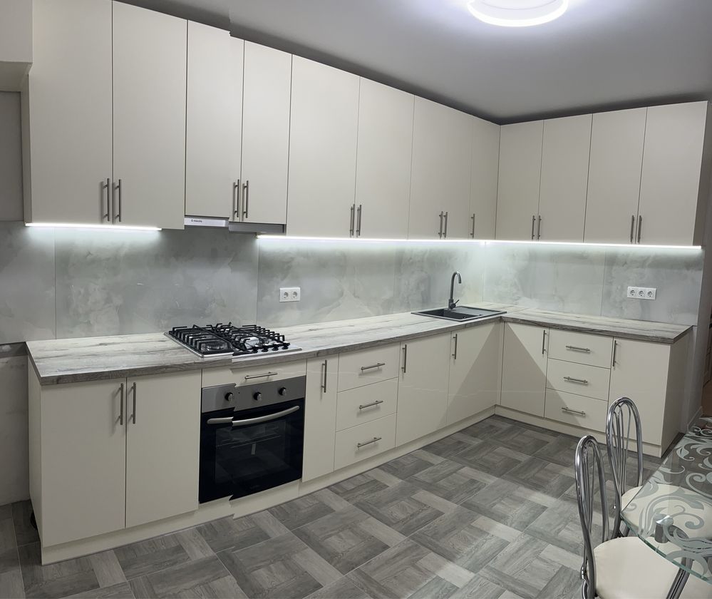 1 КІМ. КВАРТИРА, ПЛОЩА - 45 м², ЦІНА - 400 $
