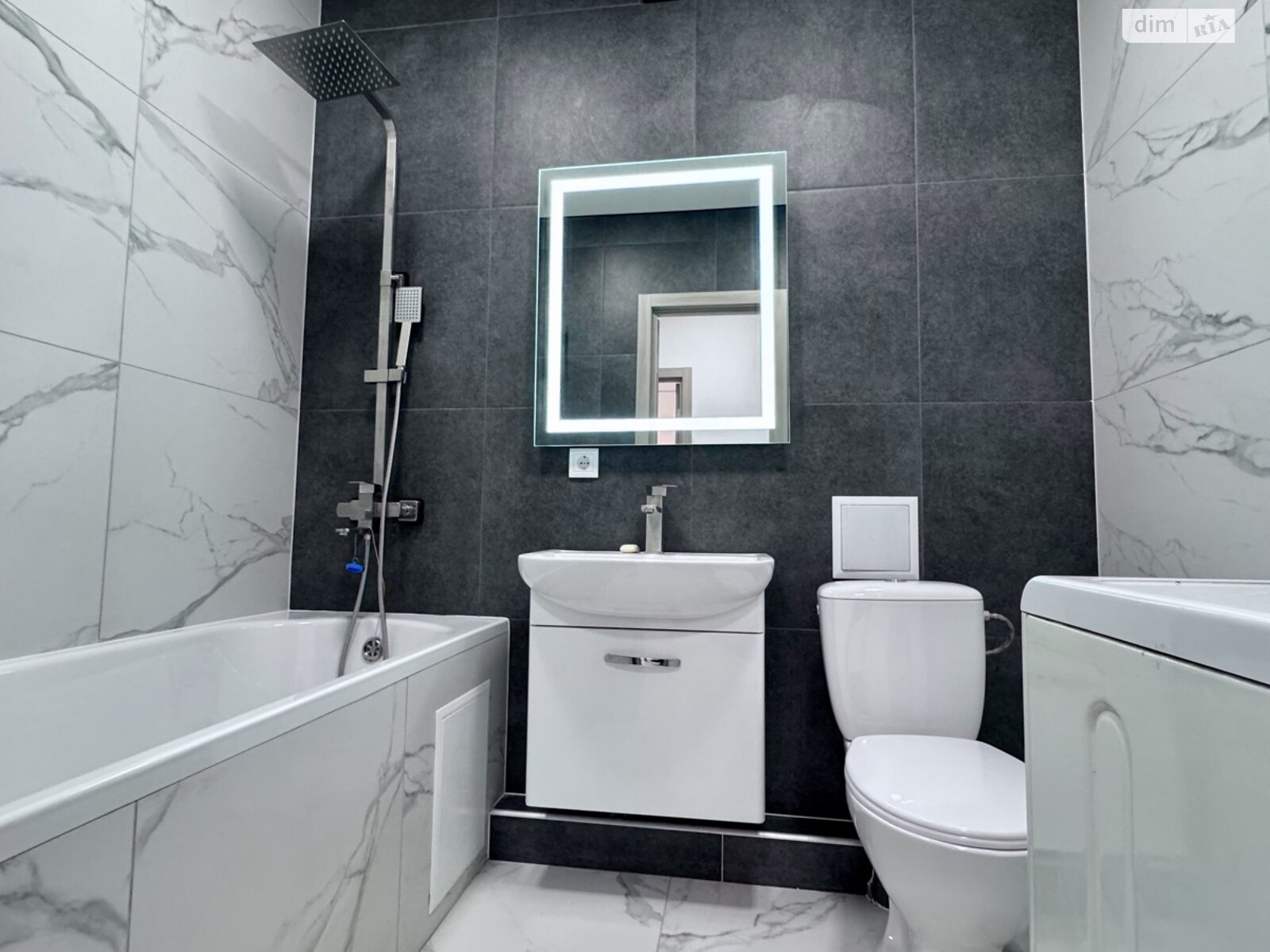 1 КІМ. КВАРТИРА, ПЛОЩА - 36.6 м², ЦІНА - 60 000 $
, вул. Стрілецька