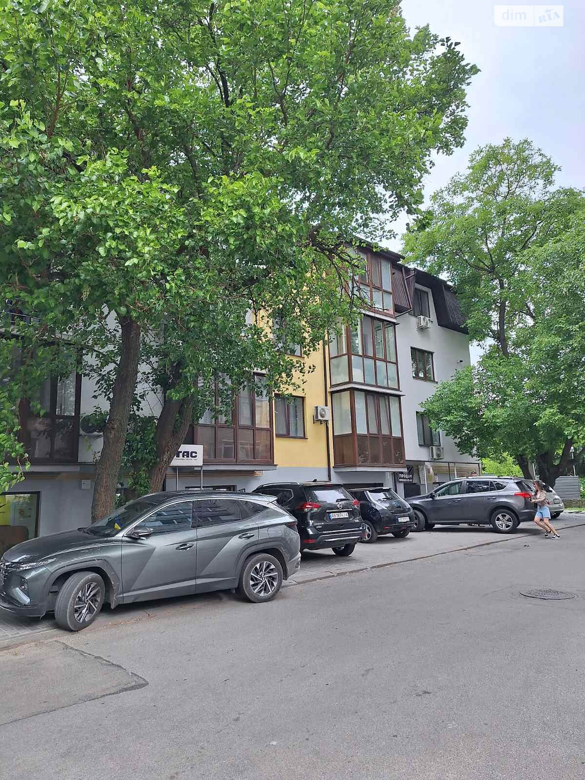 ПЛОЩА - 70 м², ЦІНА - 75 000 $
, пров. Наскрізний