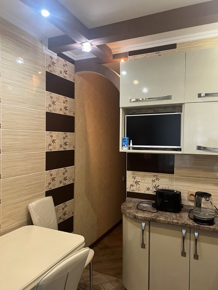 3 КІМ. КВАРТИРА, ПЛОЩА - 53 м², ЦІНА - 407 $
