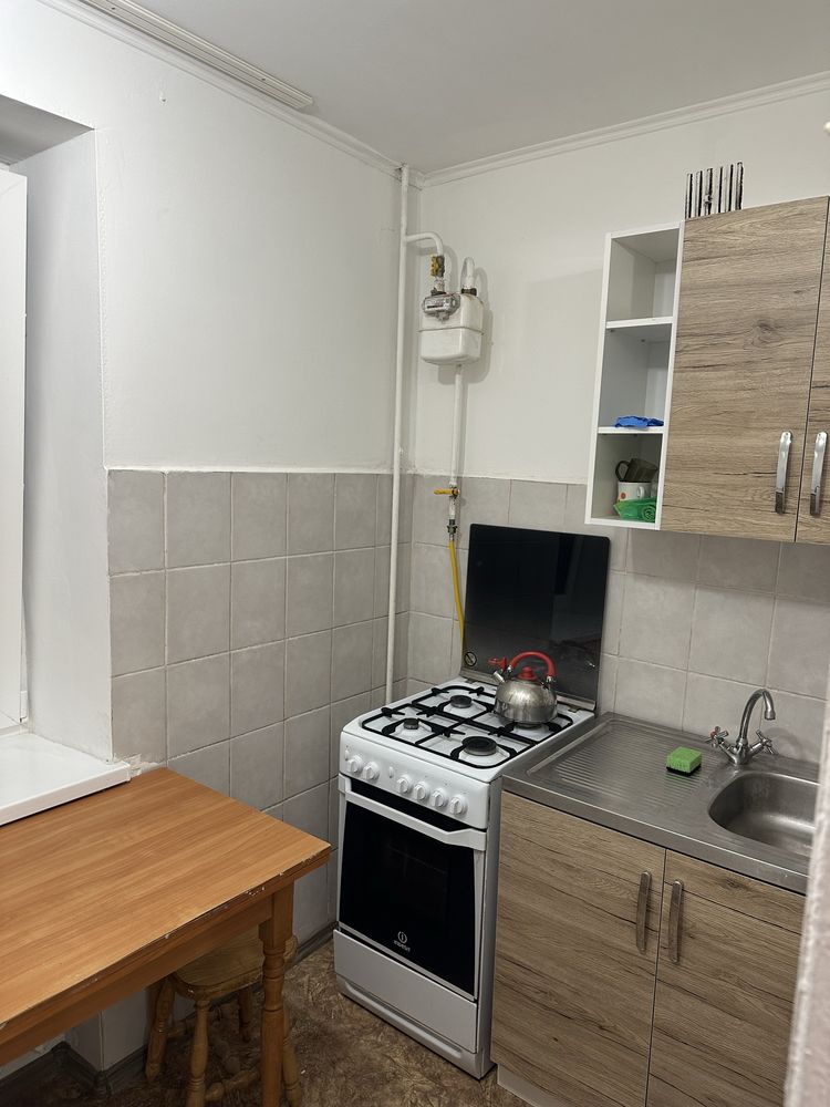 1 КІМ. КВАРТИРА, ПЛОЩА - 30 м², ЦІНА - 200 $
