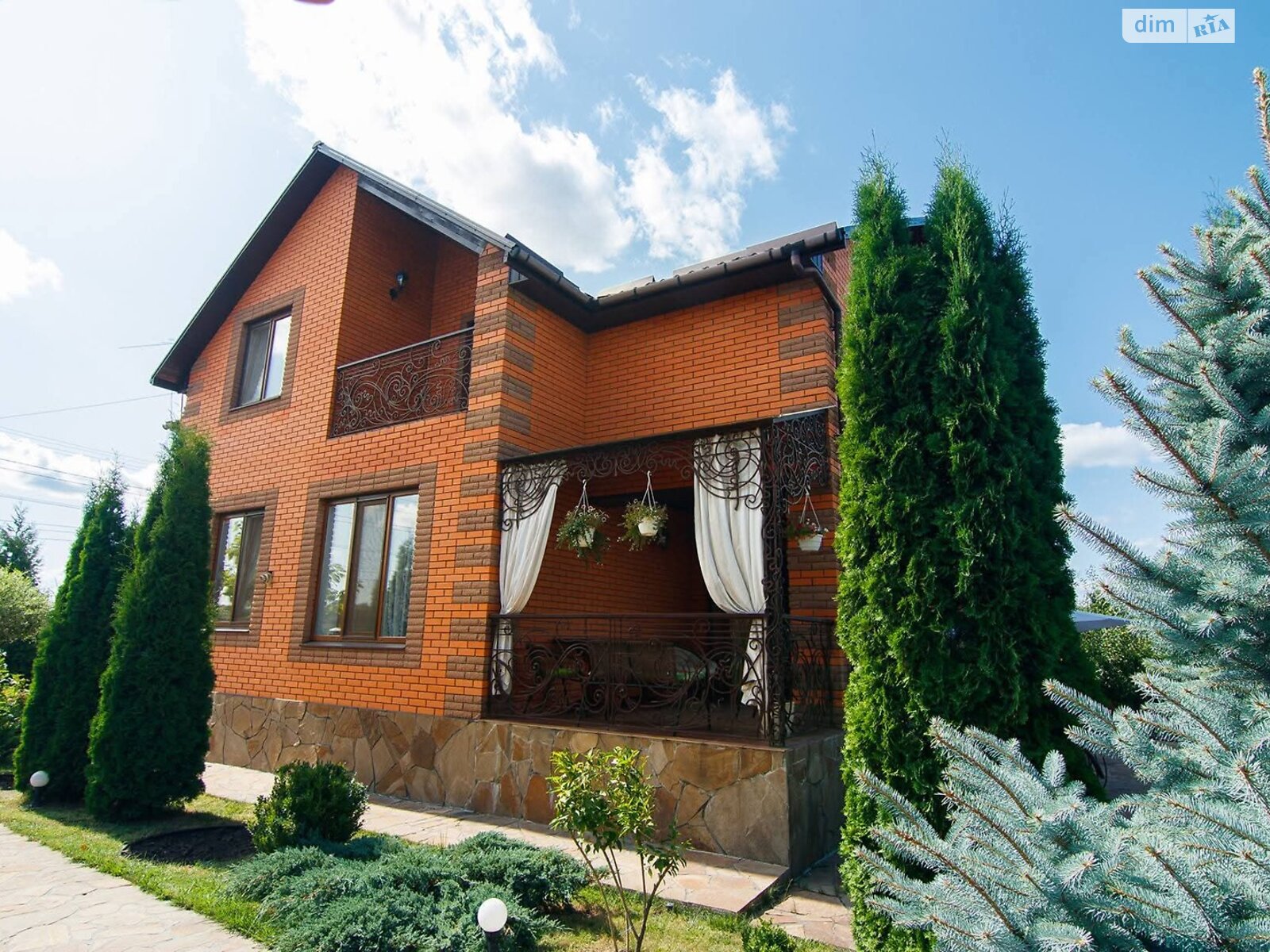 3 КІМ. БУДИНОК, ПЛОЩА - 300 м², ЦІНА - 238 000 $

