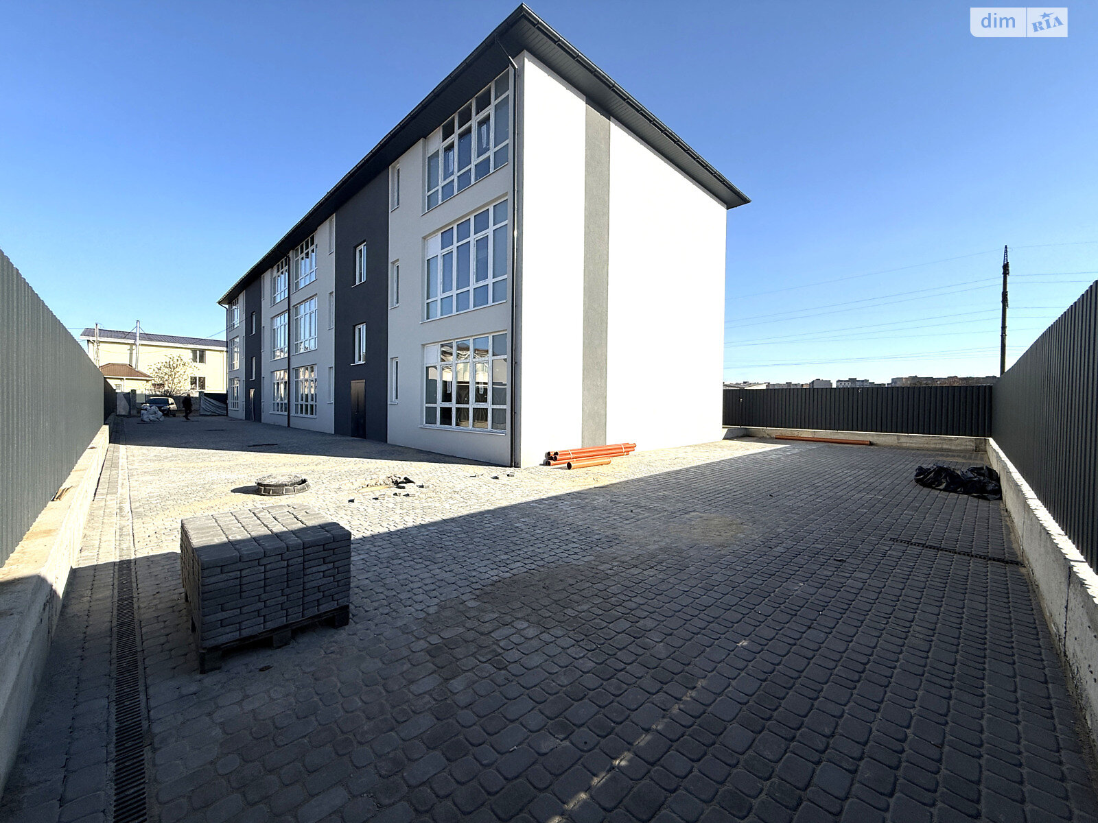 2 КІМ. КВАРТИРА, ПЛОЩА - 64 м², ЦІНА - 65 000 $
, вул. Пляжна