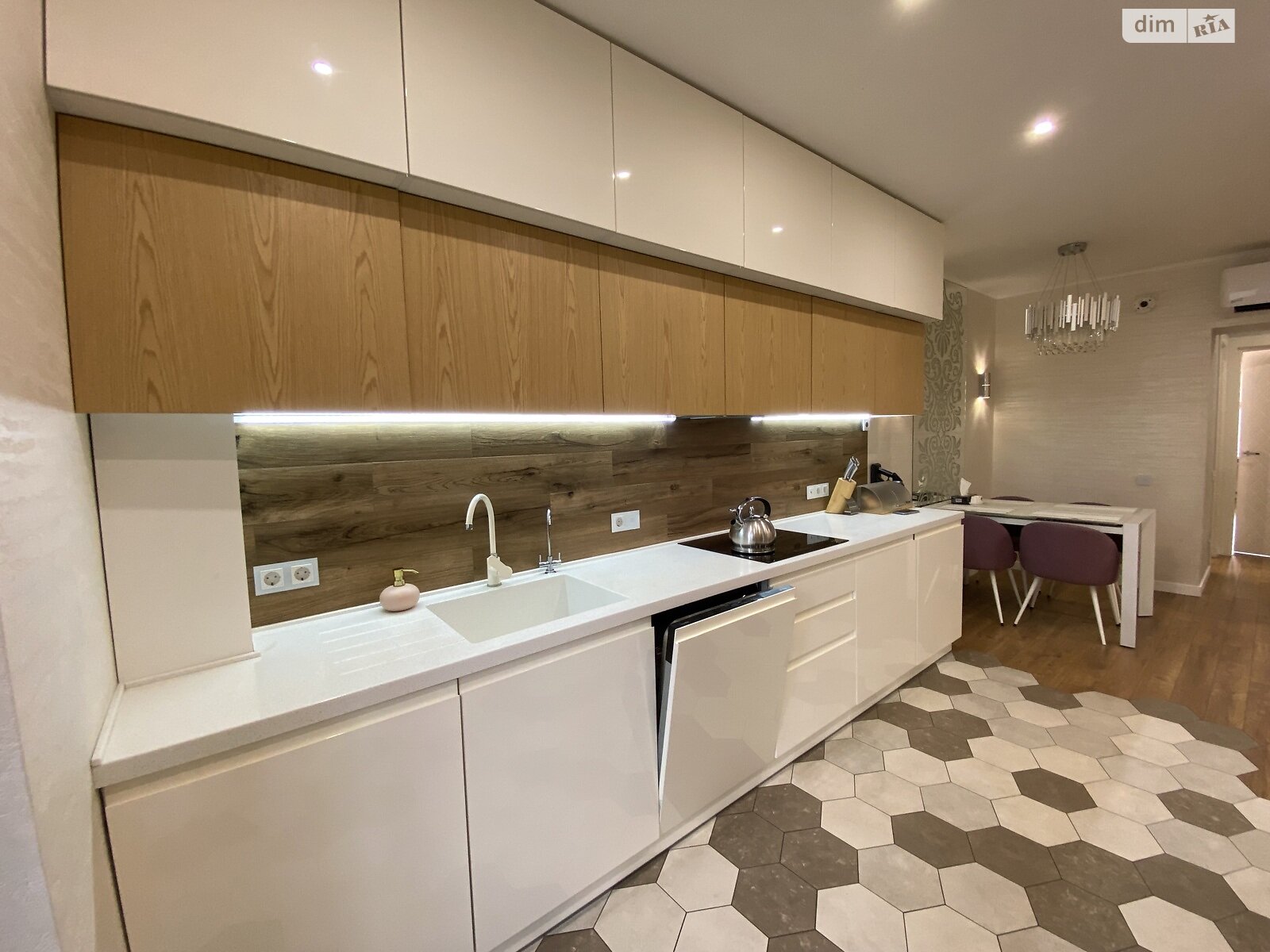3 КІМ. КВАРТИРА, ПЛОЩА - 89 м², ЦІНА - 99 999 $
, вул. Марії Приймаченко(Покришкіна)