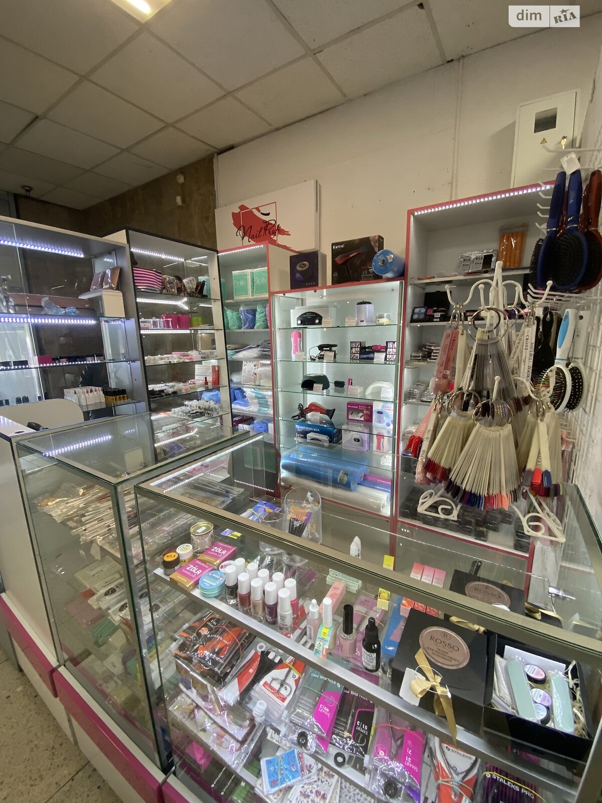 ПЛОЩА - 5 м², ЦІНА - 3 500 $
, пл. Калічанська(Гагаріна)