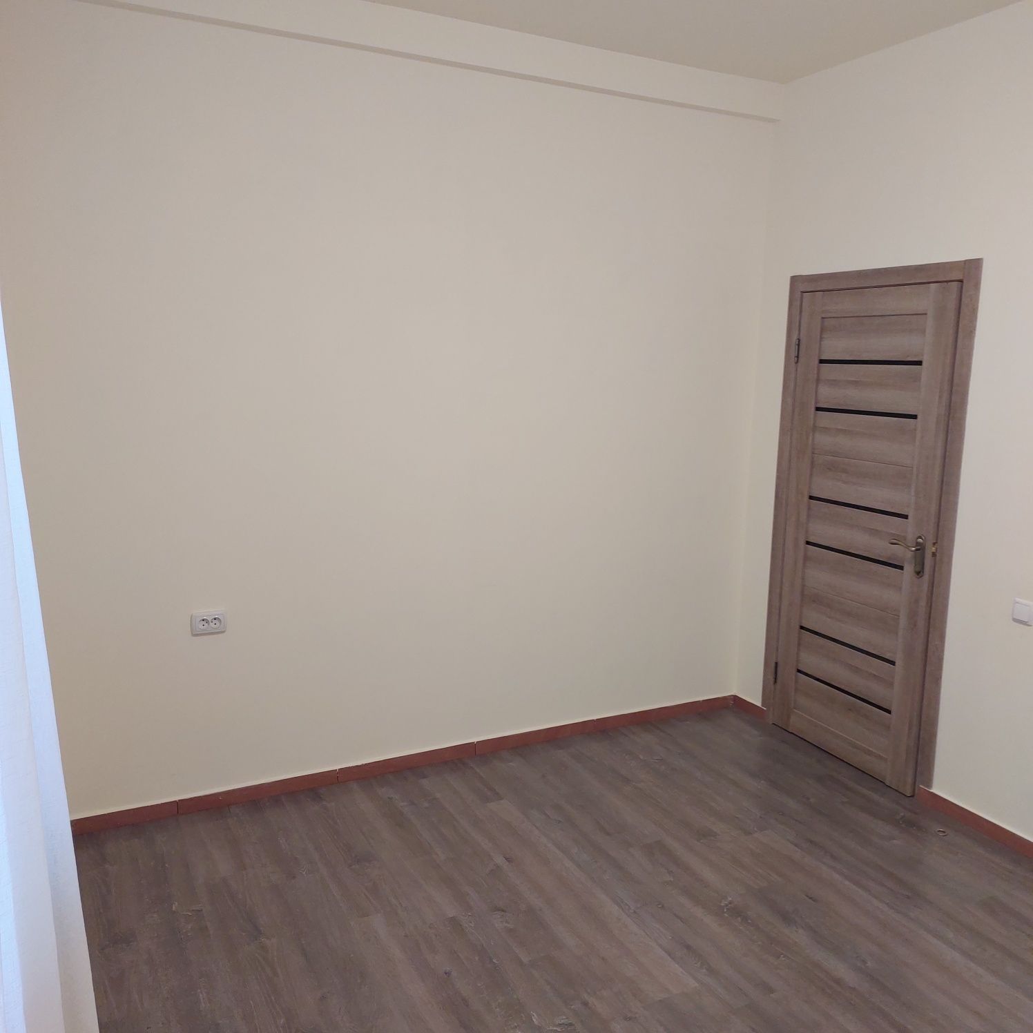 ПЛОЩА - 10 м², ЦІНА - 107 $
