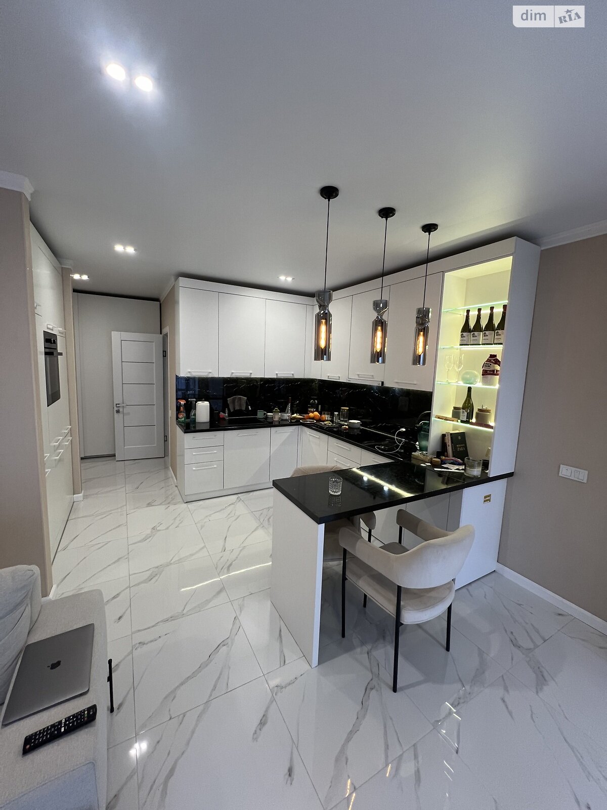1 КІМ. КВАРТИРА, ПЛОЩА - 48 м², ЦІНА - 88 700 $
, вул. Трамвайна