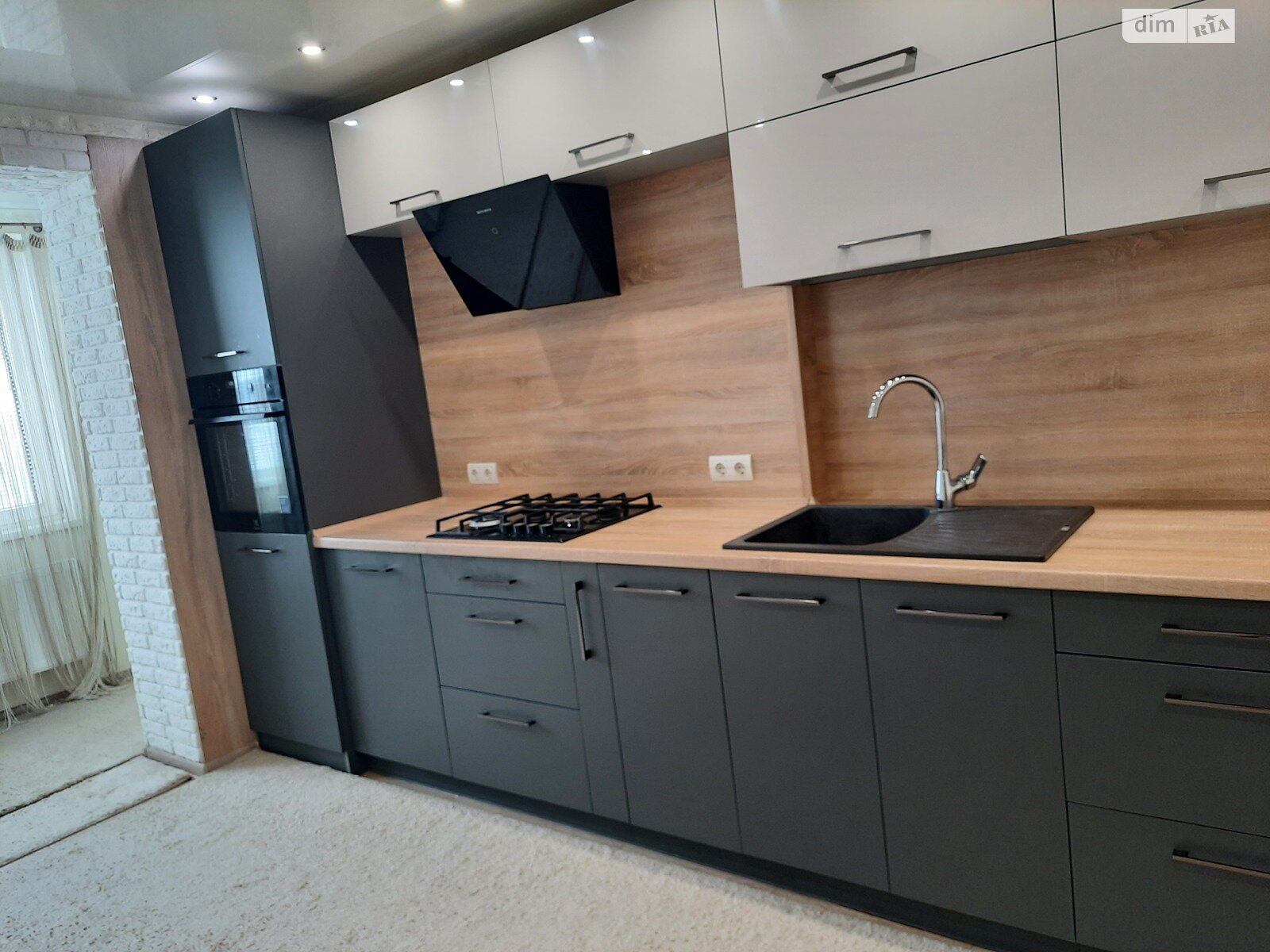1 КІМ. КВАРТИРА, ПЛОЩА - 45 м², ЦІНА - 12 000 $
, вул. Садова
