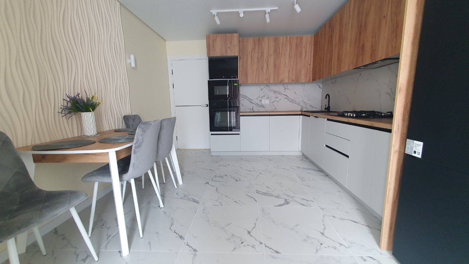 1 КІМ. КВАРТИРА, ПЛОЩА - 48 м², ЦІНА - 70 900 $
