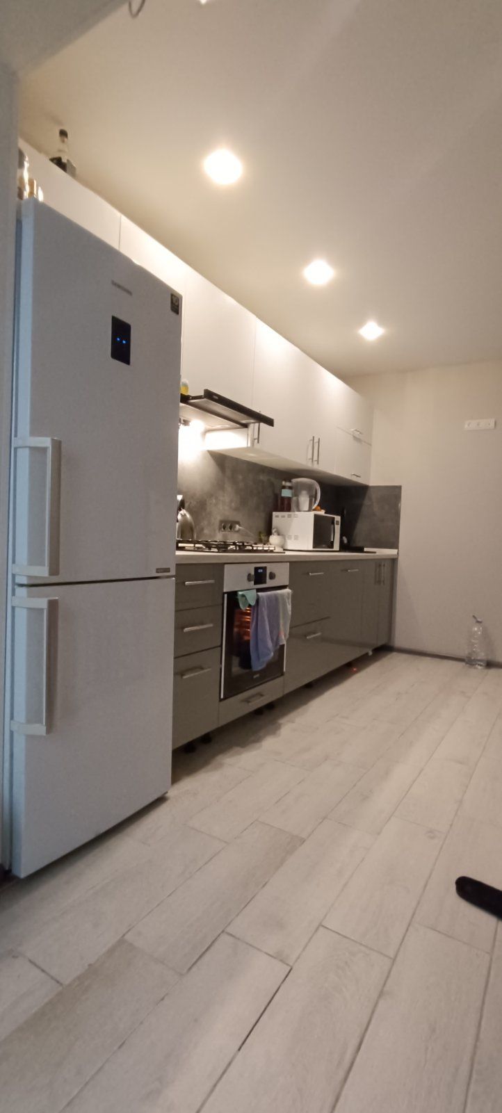 1 КІМ. КВАРТИРА, ПЛОЩА - 46 м², ЦІНА - 263 $
