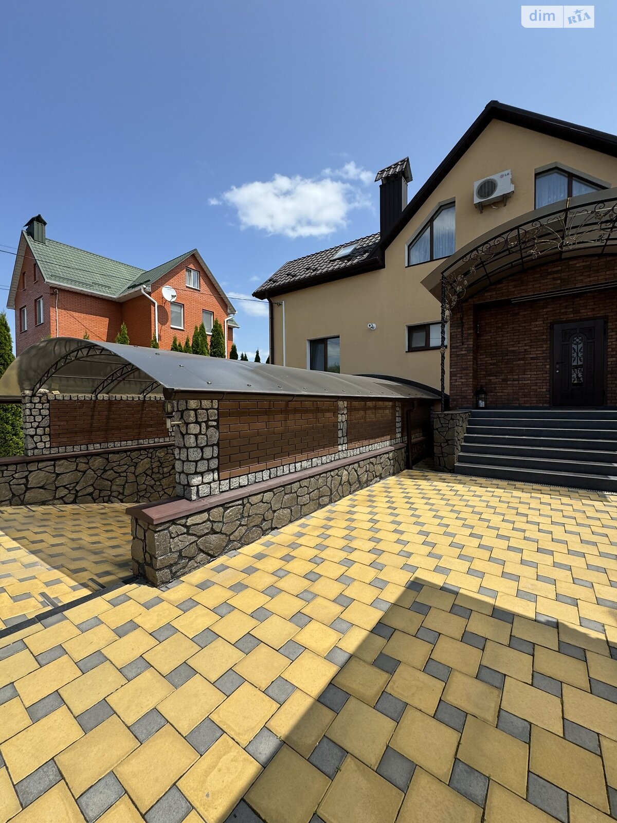 Обʼєкт нерухомості: 6 КІМ. БУДИНОК, ПЛОЩА - 240 м², ЦІНА - 300 000 $
 — HUBTRUST, Вінниця