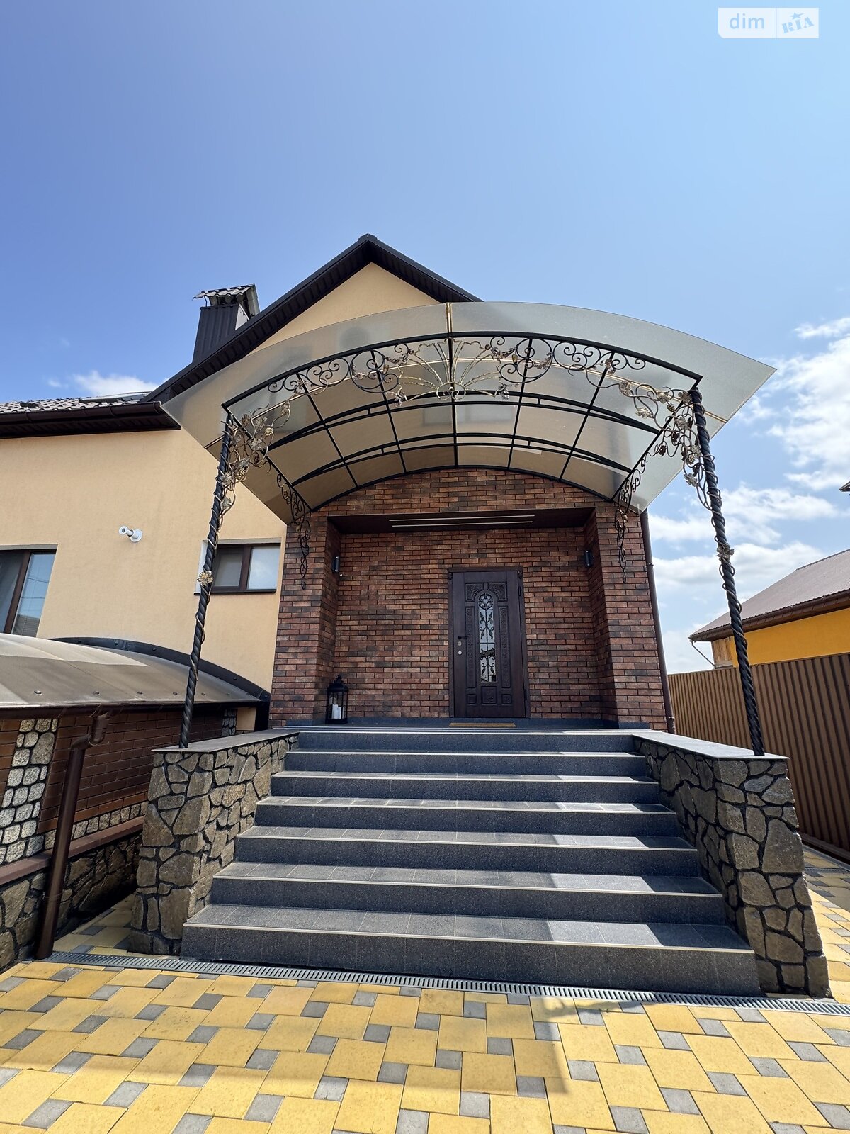 Обʼєкт нерухомості: 6 КІМ. БУДИНОК, ПЛОЩА - 240 м², ЦІНА - 300 000 $
 — HUBTRUST, Вінниця