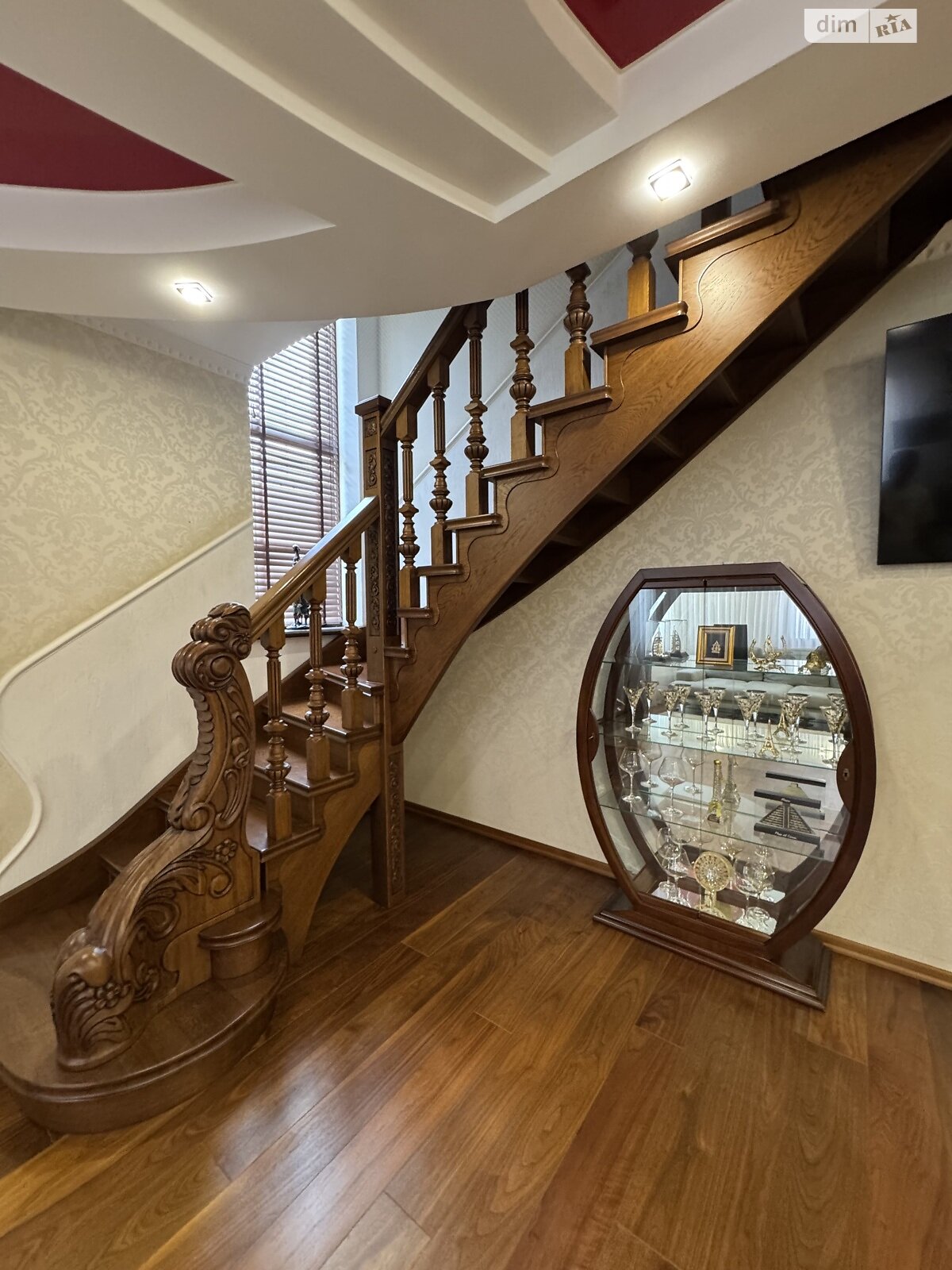 Обʼєкт нерухомості: 6 КІМ. БУДИНОК, ПЛОЩА - 240 м², ЦІНА - 300 000 $
 — HUBTRUST, Вінниця
