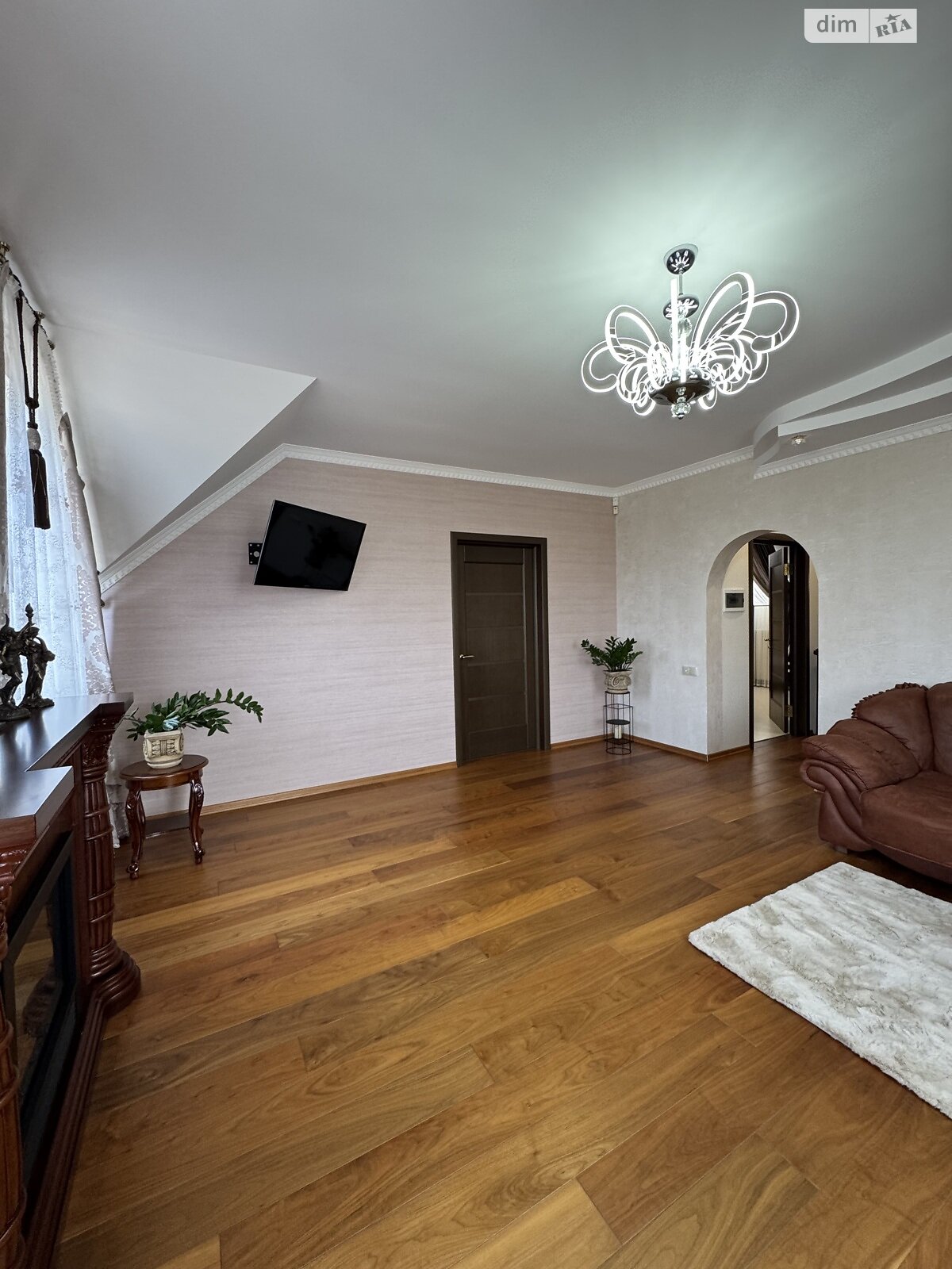 Обʼєкт нерухомості: 6 КІМ. БУДИНОК, ПЛОЩА - 240 м², ЦІНА - 300 000 $
 — HUBTRUST, Вінниця