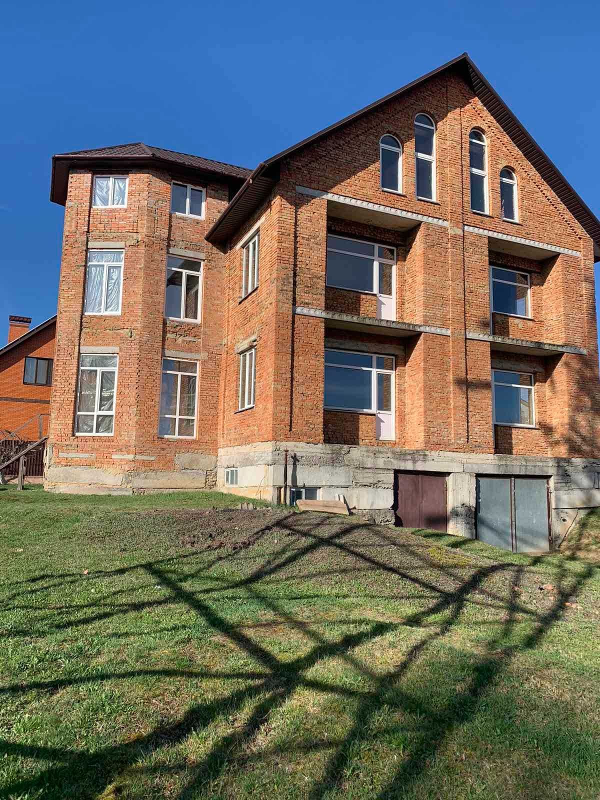ПЛОЩА - 300 м², ЦІНА - 80 000 $

