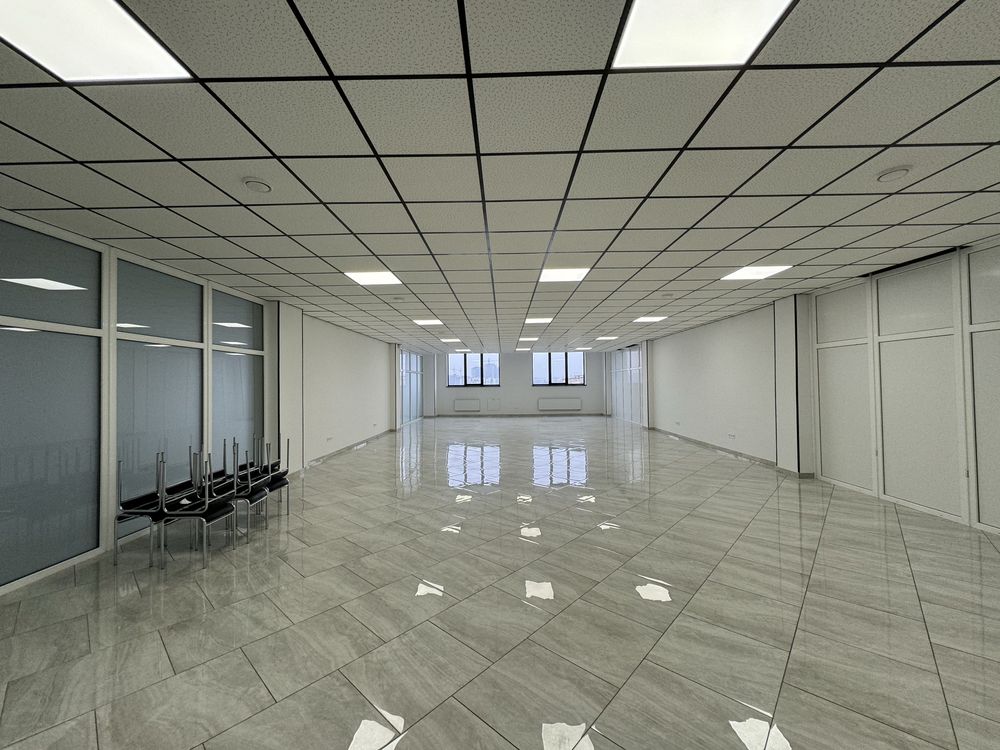 ПЛОЩА - 250 м², ЦІНА - 9 $
