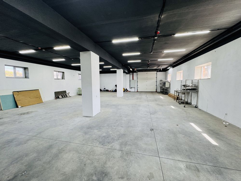 ПЛОЩА - 220 м², ЦІНА - 4 $
