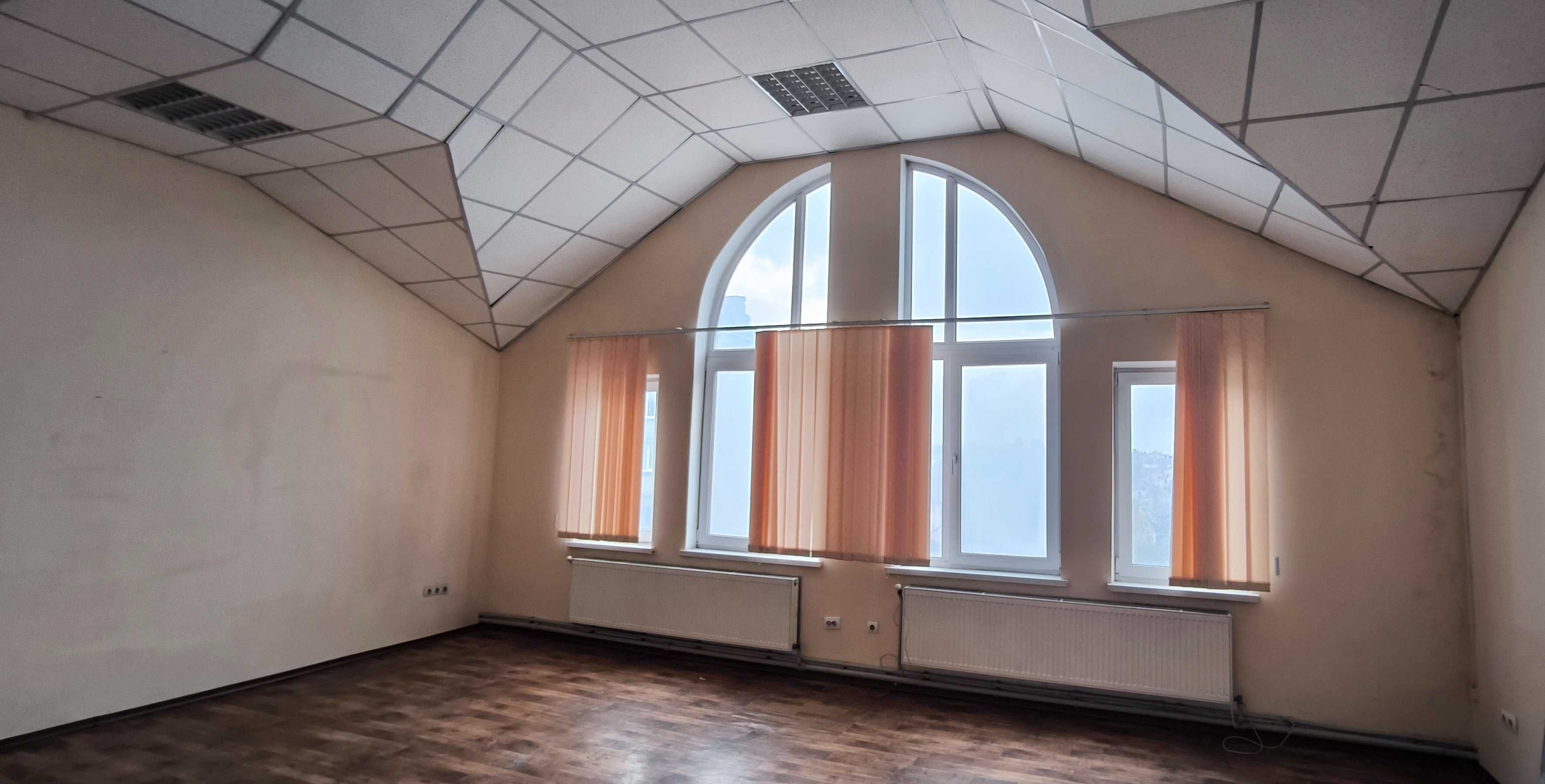 ПЛОЩА - 38.8 м², ЦІНА - 166 $

