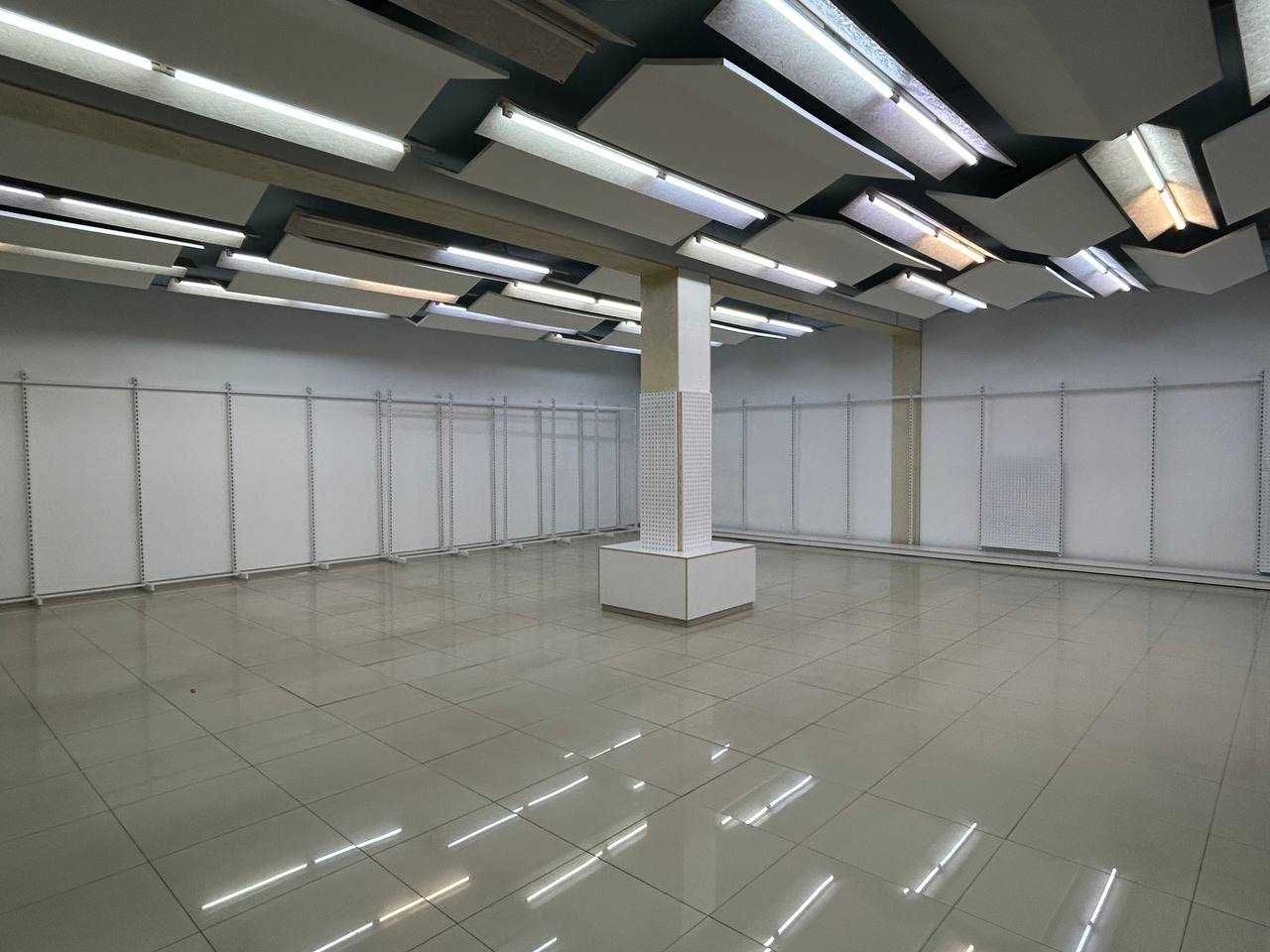 ПЛОЩА - 200 м², ЦІНА - 10 $
