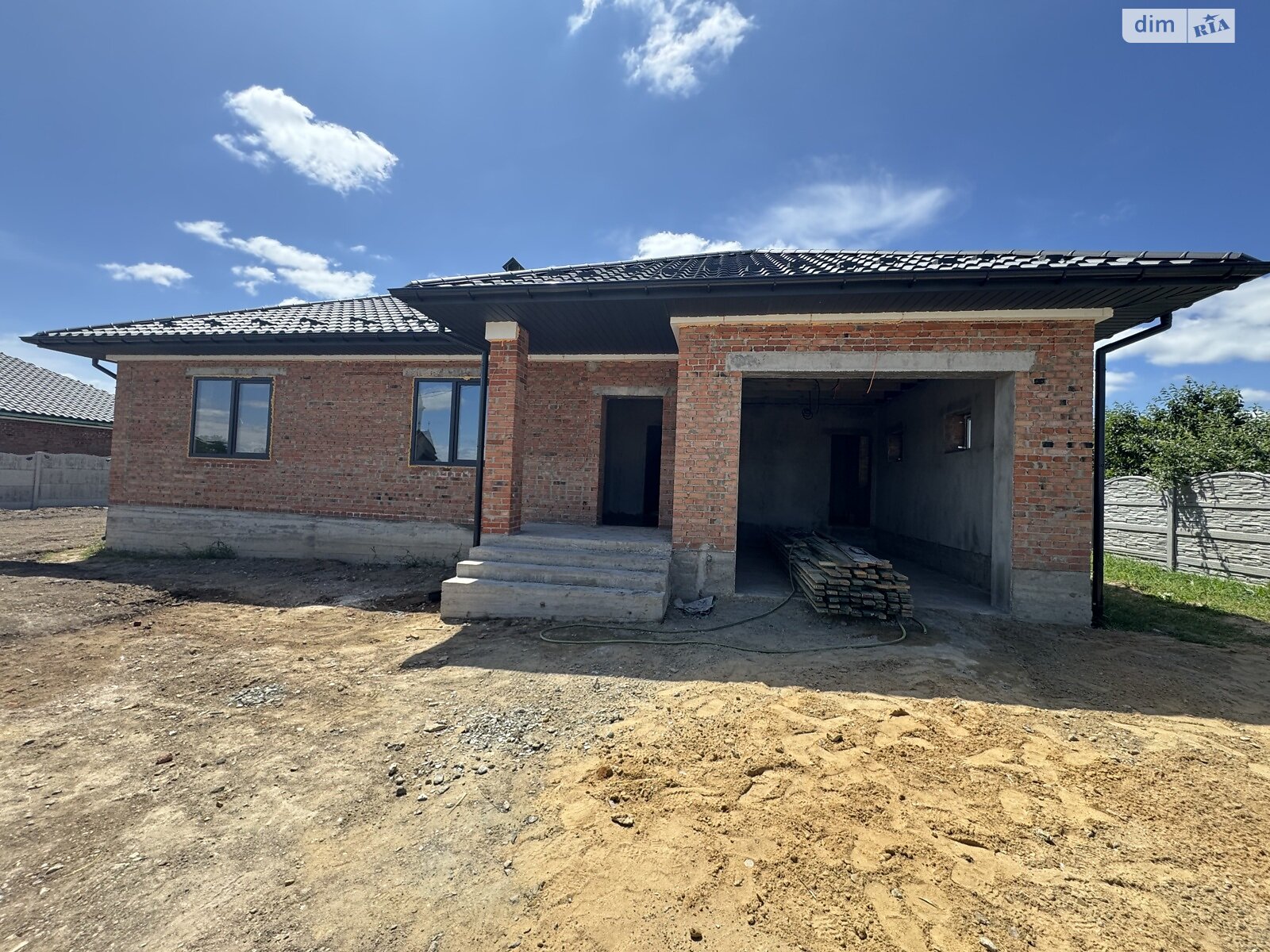 3 КІМ. БУДИНОК, ПЛОЩА - 165 м², ЦІНА - 89 000 $
