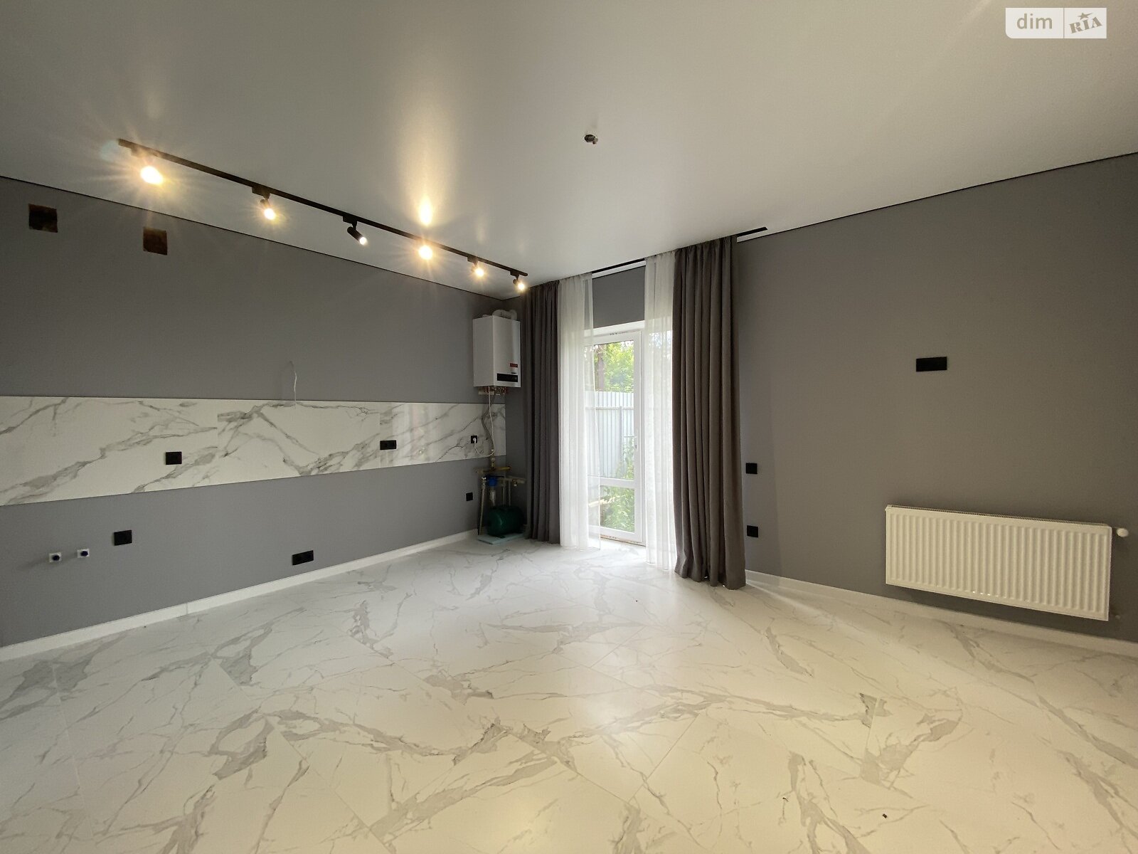 2 КІМ. ТАУНХАУС, ПЛОЩА - 100 м², ЦІНА - 88 000 $
, вул. Соборна