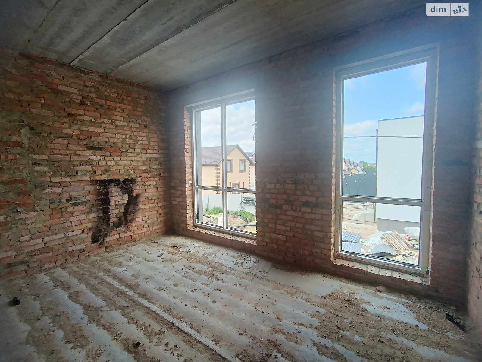 3 КІМ. ТАУНХАУС, ПЛОЩА - 115 м², ЦІНА - 67 000 $
, вул. Мирна